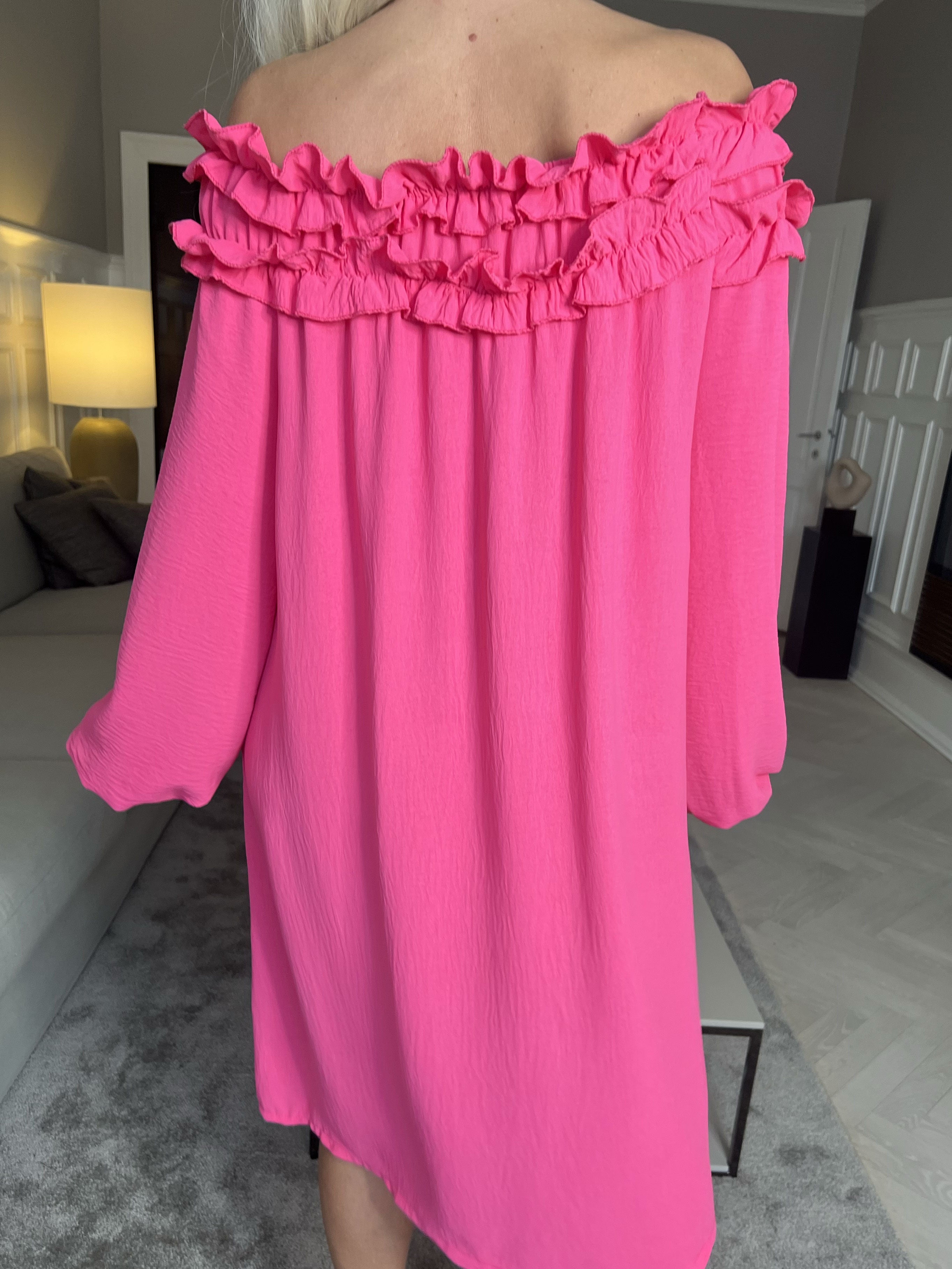 Chili Dress - Klänning med långa ärmar och volanger