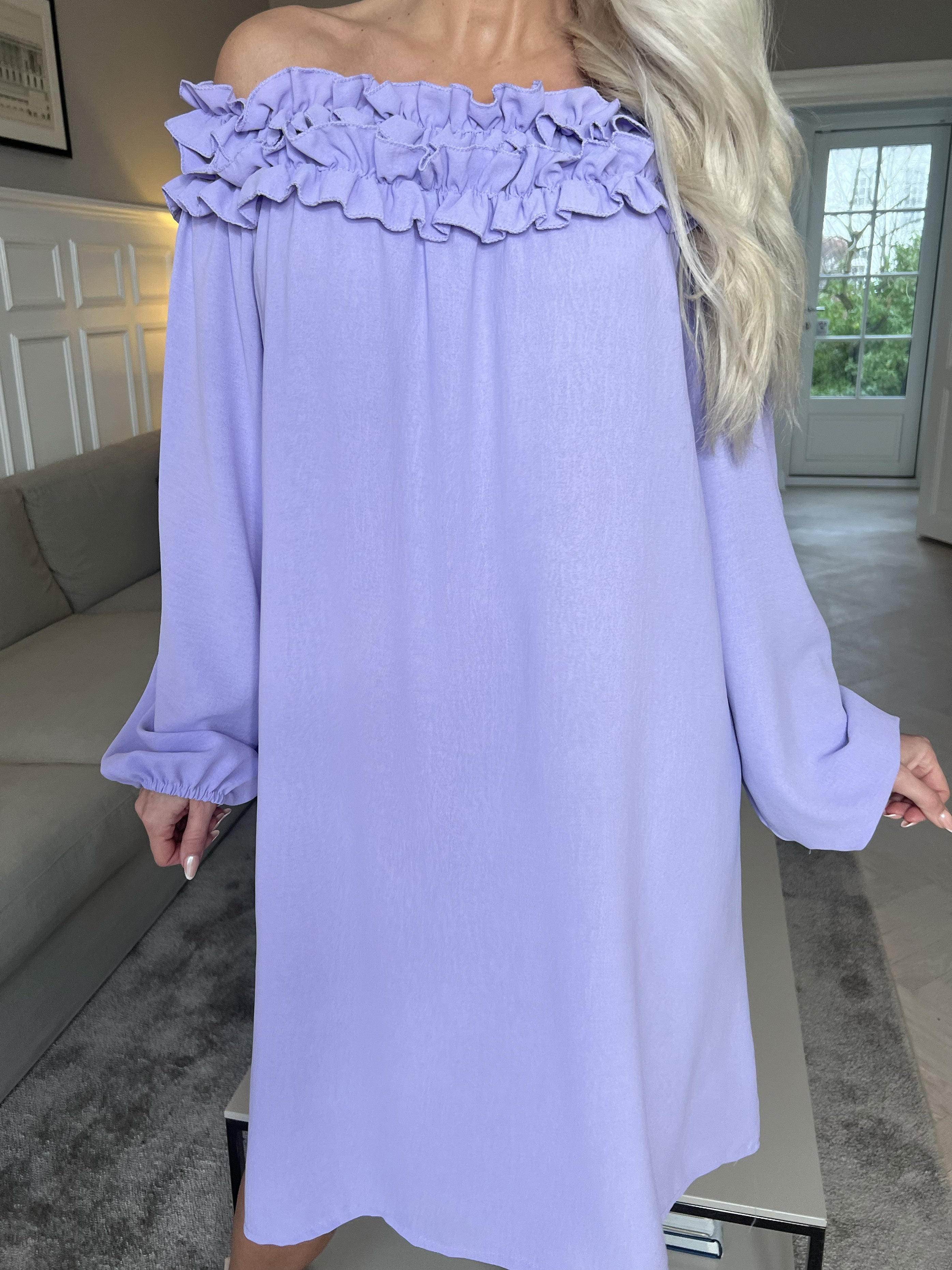 Chili Dress - Klänning med långa ärmar och volanger