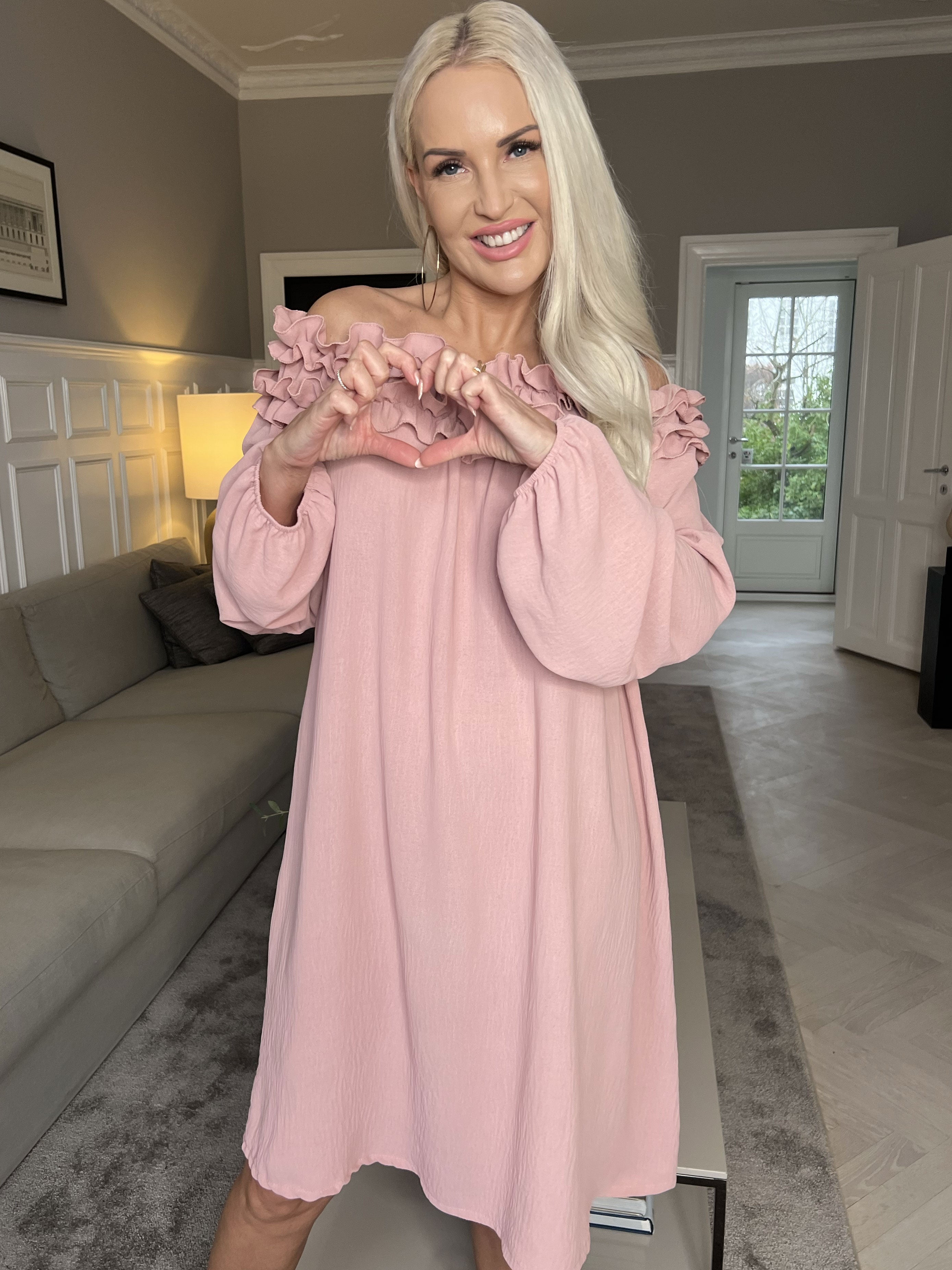 Chili Dress - Klänning med långa ärmar och volanger