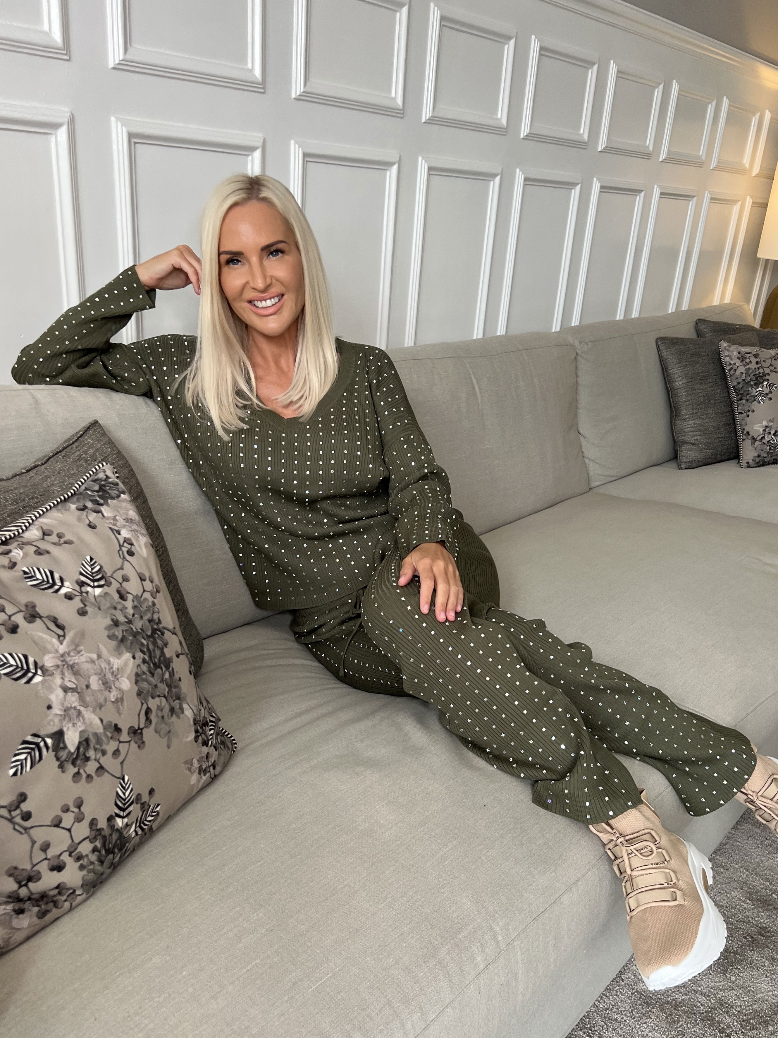 Neta - Snyggt stickset med similisten