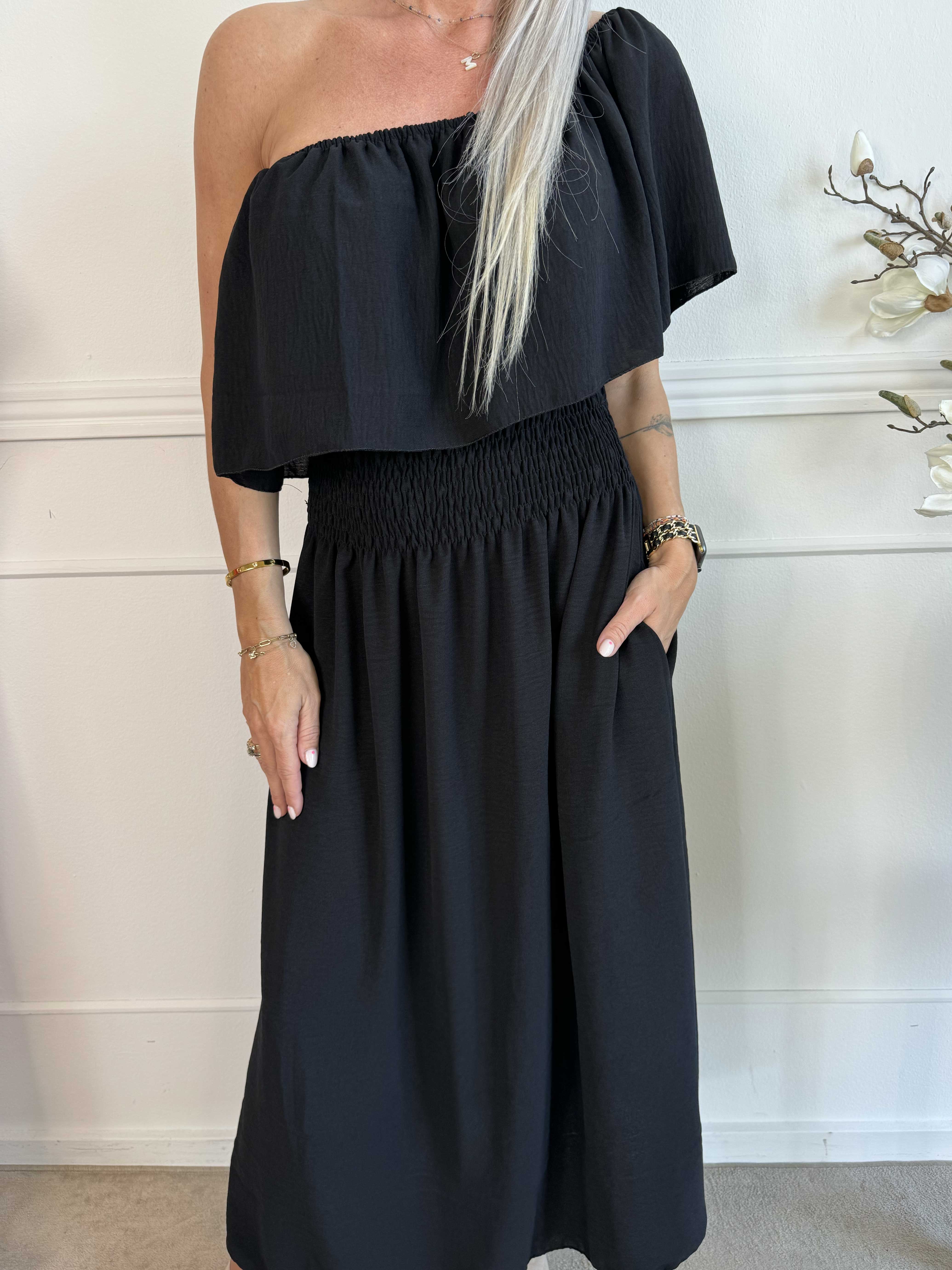 Rachel - Lång klänning med fickor och volang i nederkanten