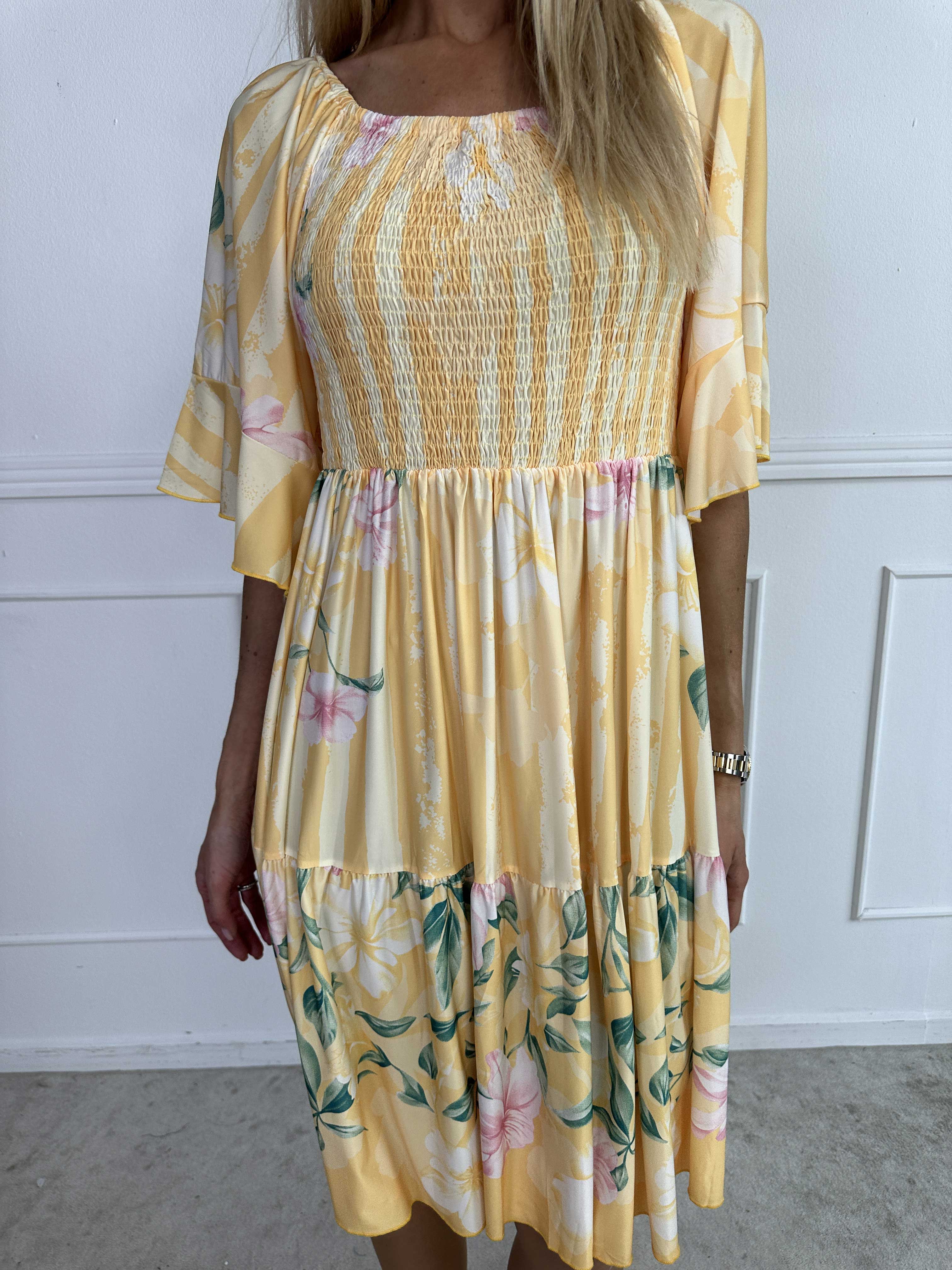 Elna Floral Stripe Short - Blommig elastisk klänning med smockat bröst