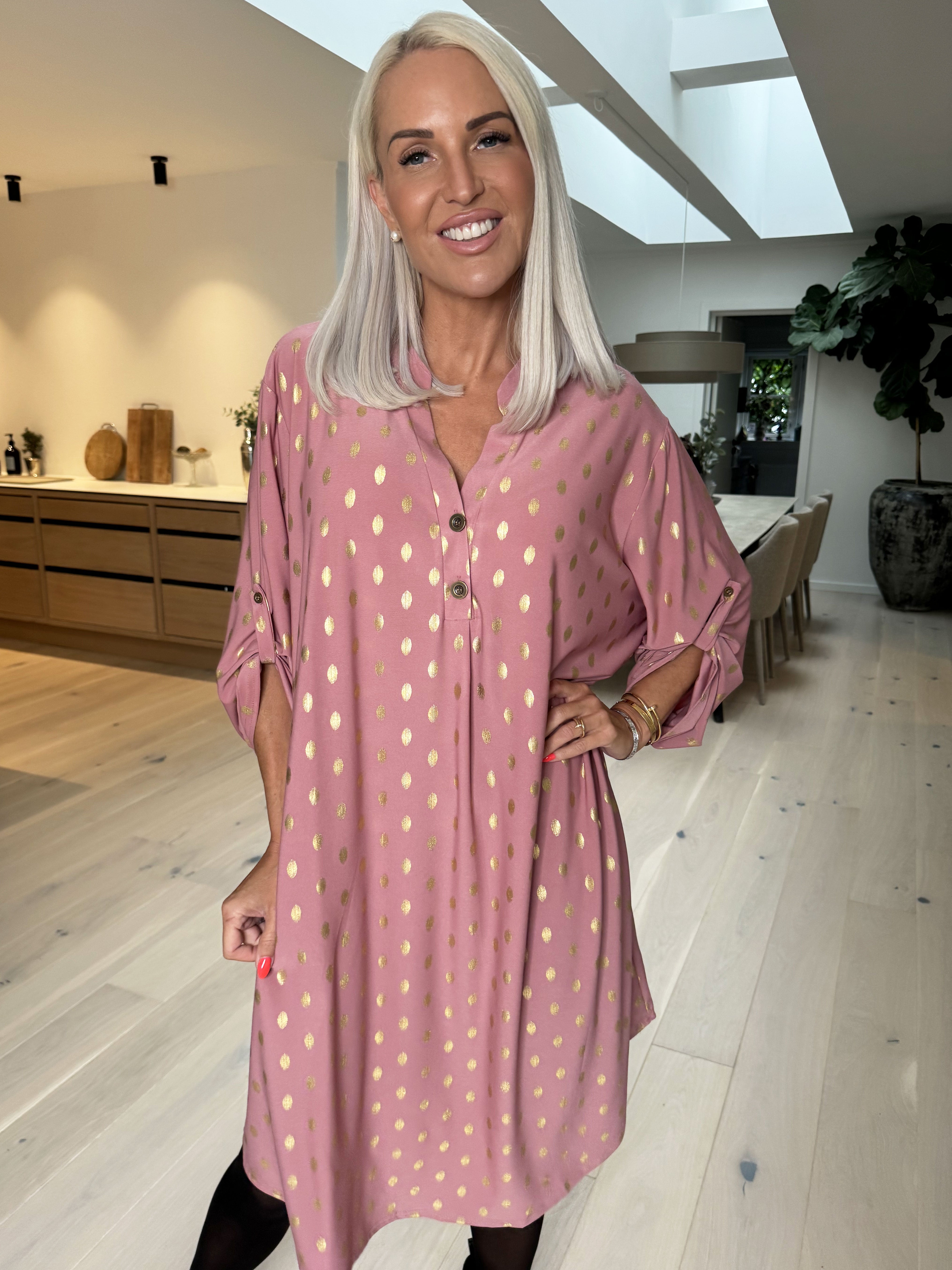 Ebba Gold Long - Elastisk klänning med guldprickar