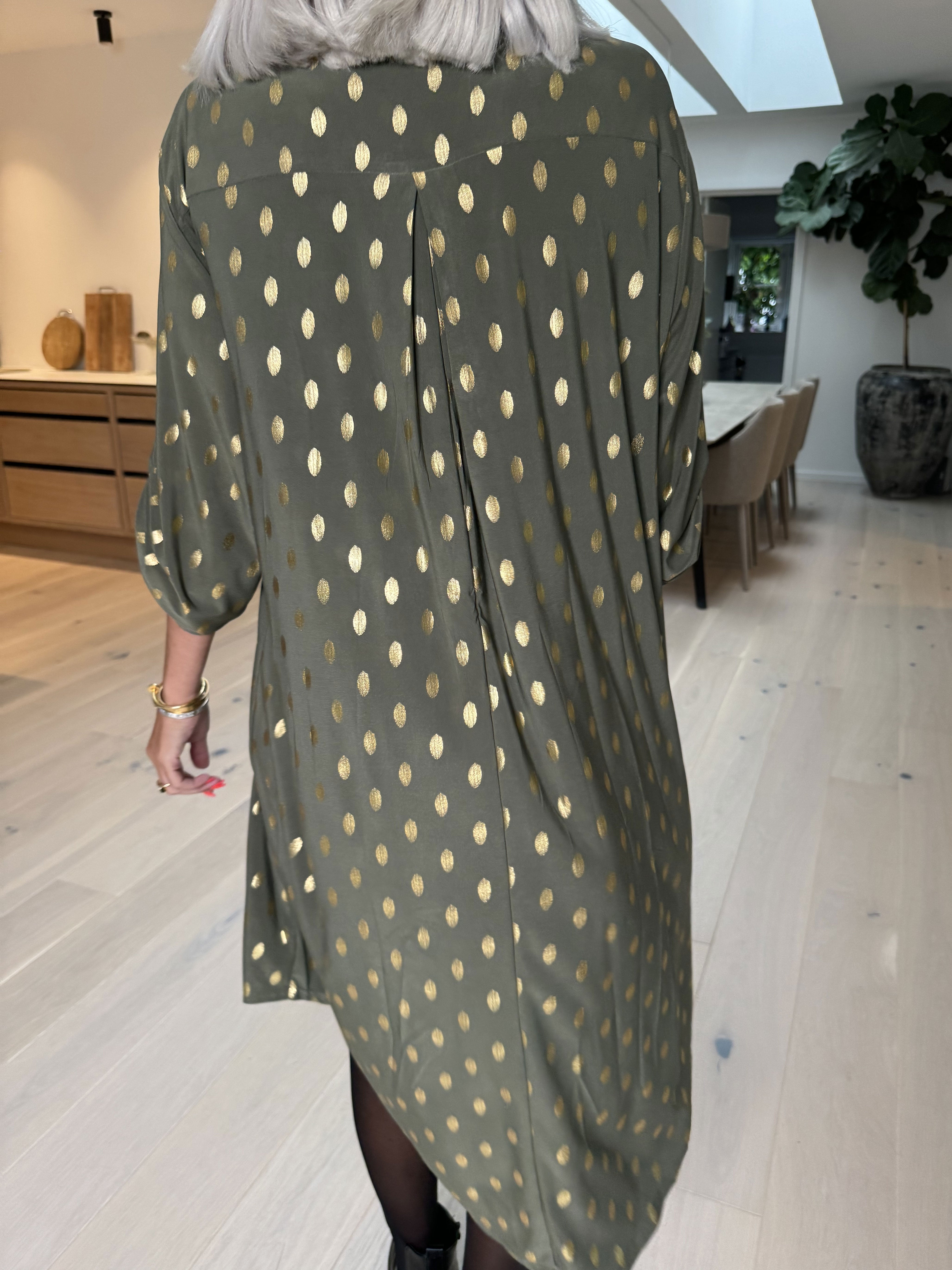 Ebba Gold Long - Elastisk klänning med guldprickar