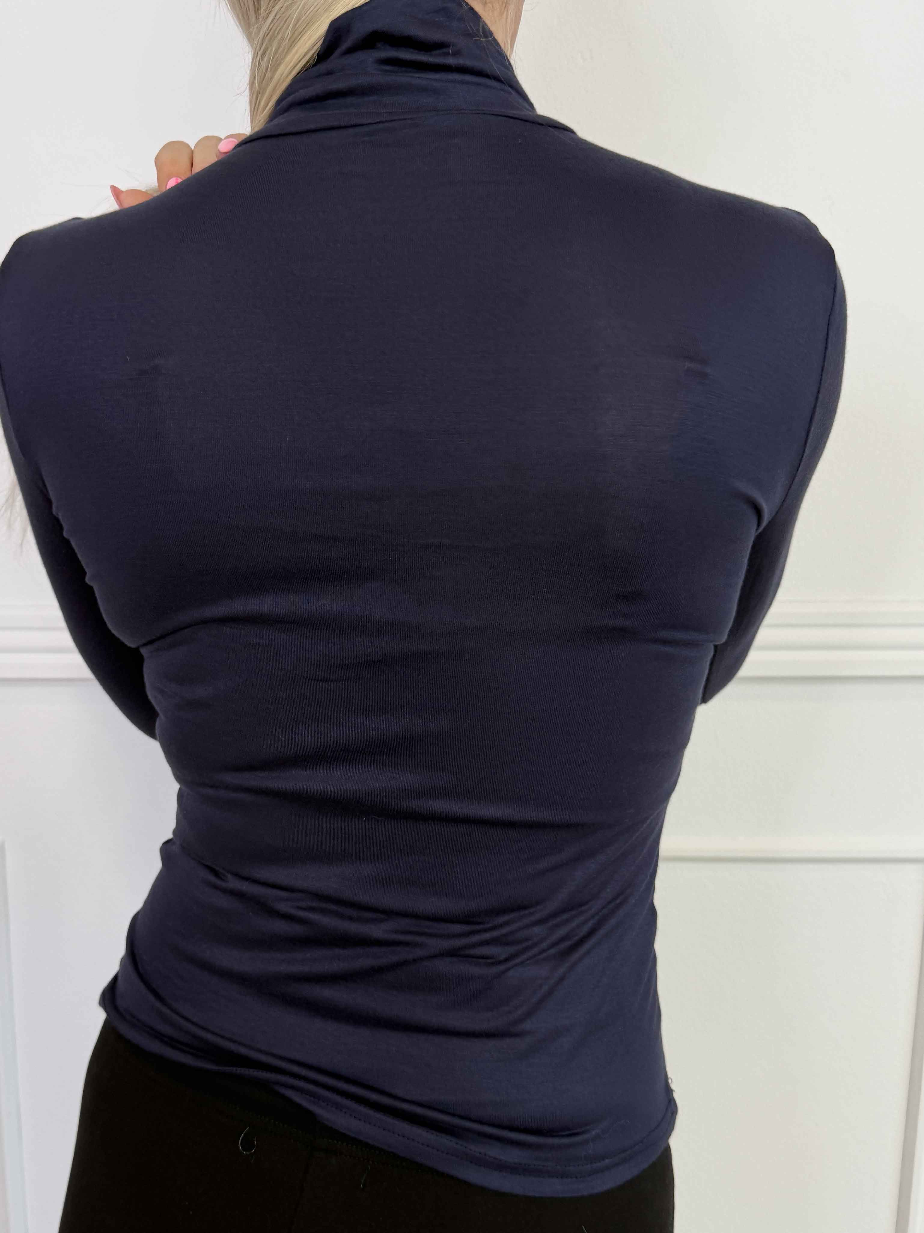 Noras - Langærmet basis bluse i viskose med turtleneck