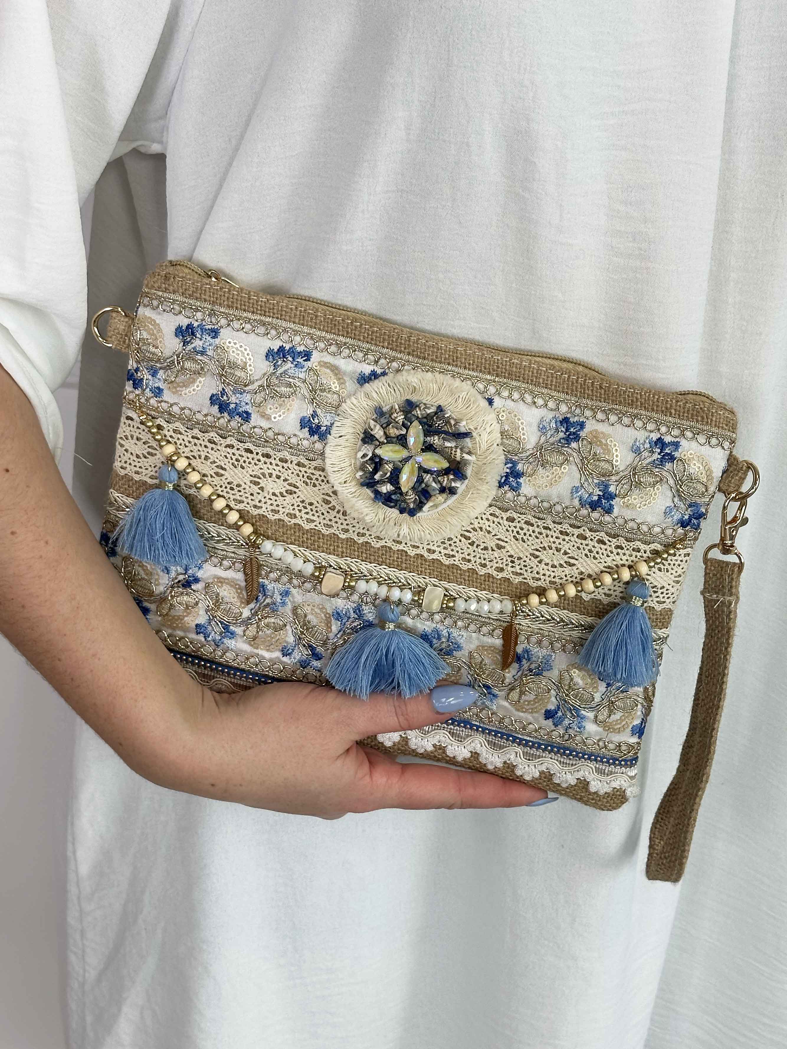 Callie - Clutch utsmyckad med musslor och fransar