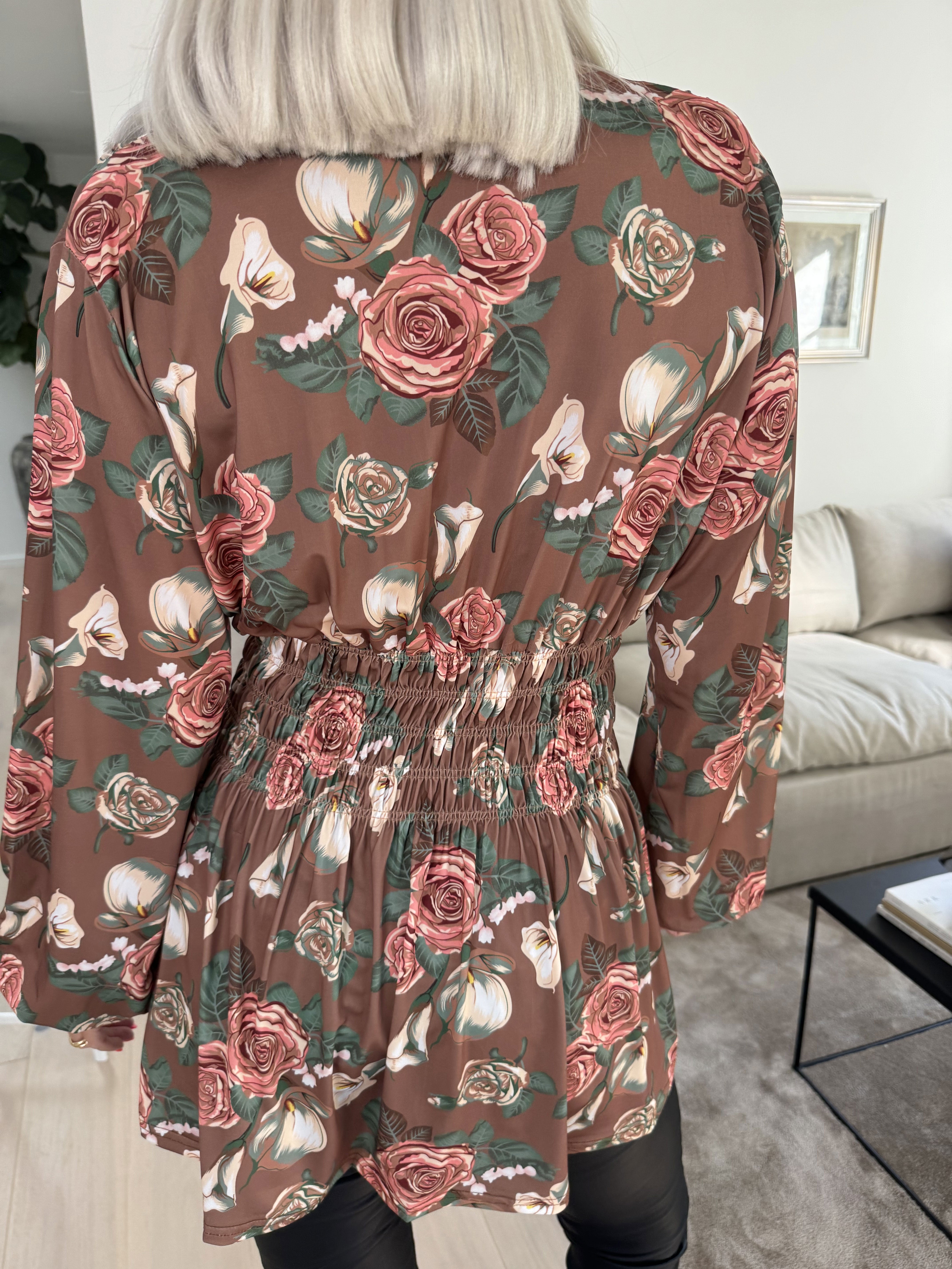 Pams Rose Shirt L/S - Elastisk blus i skrynkelfritt tyg med rosor