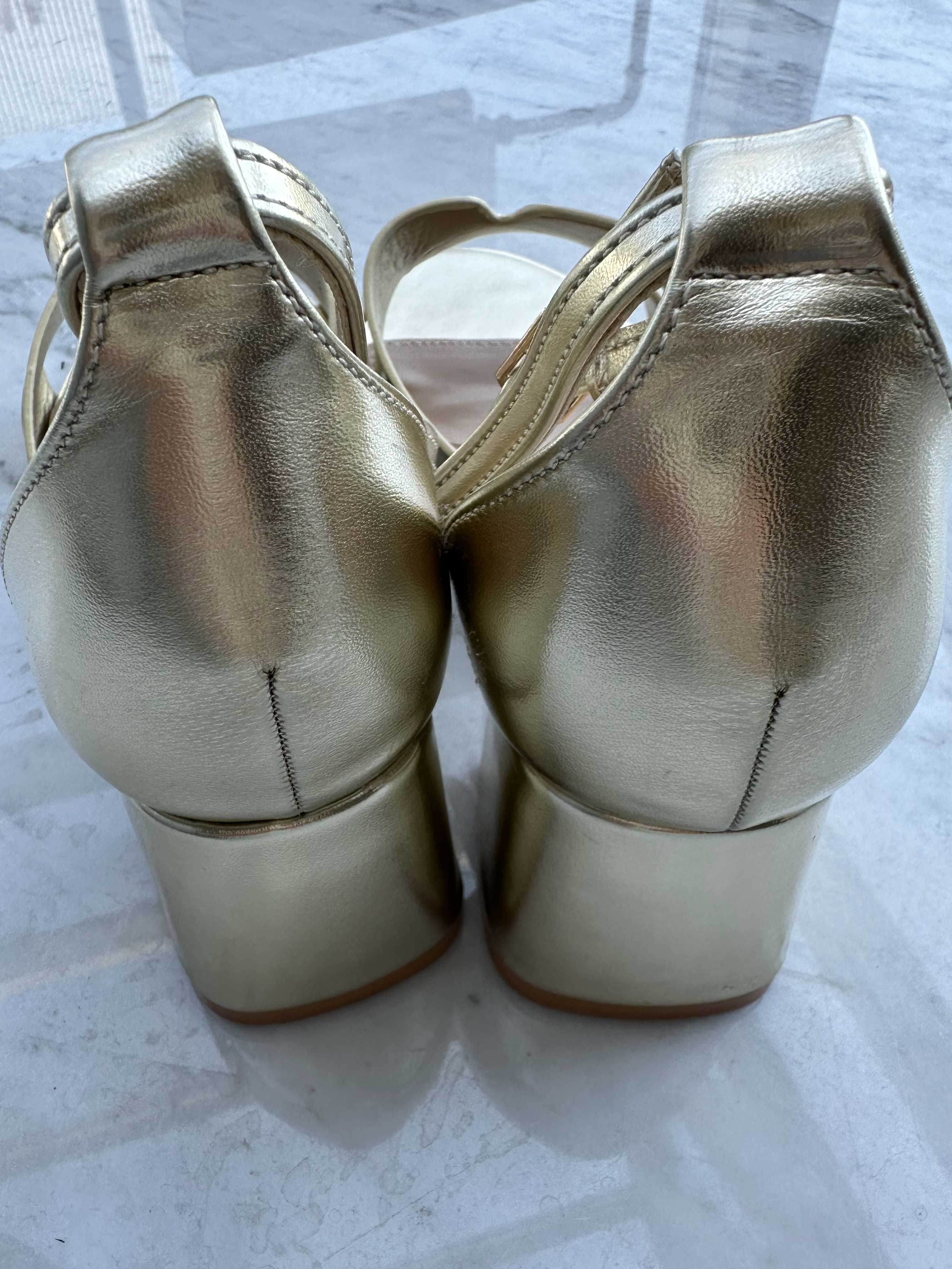 Eleonora - Söt sandal med liten klack