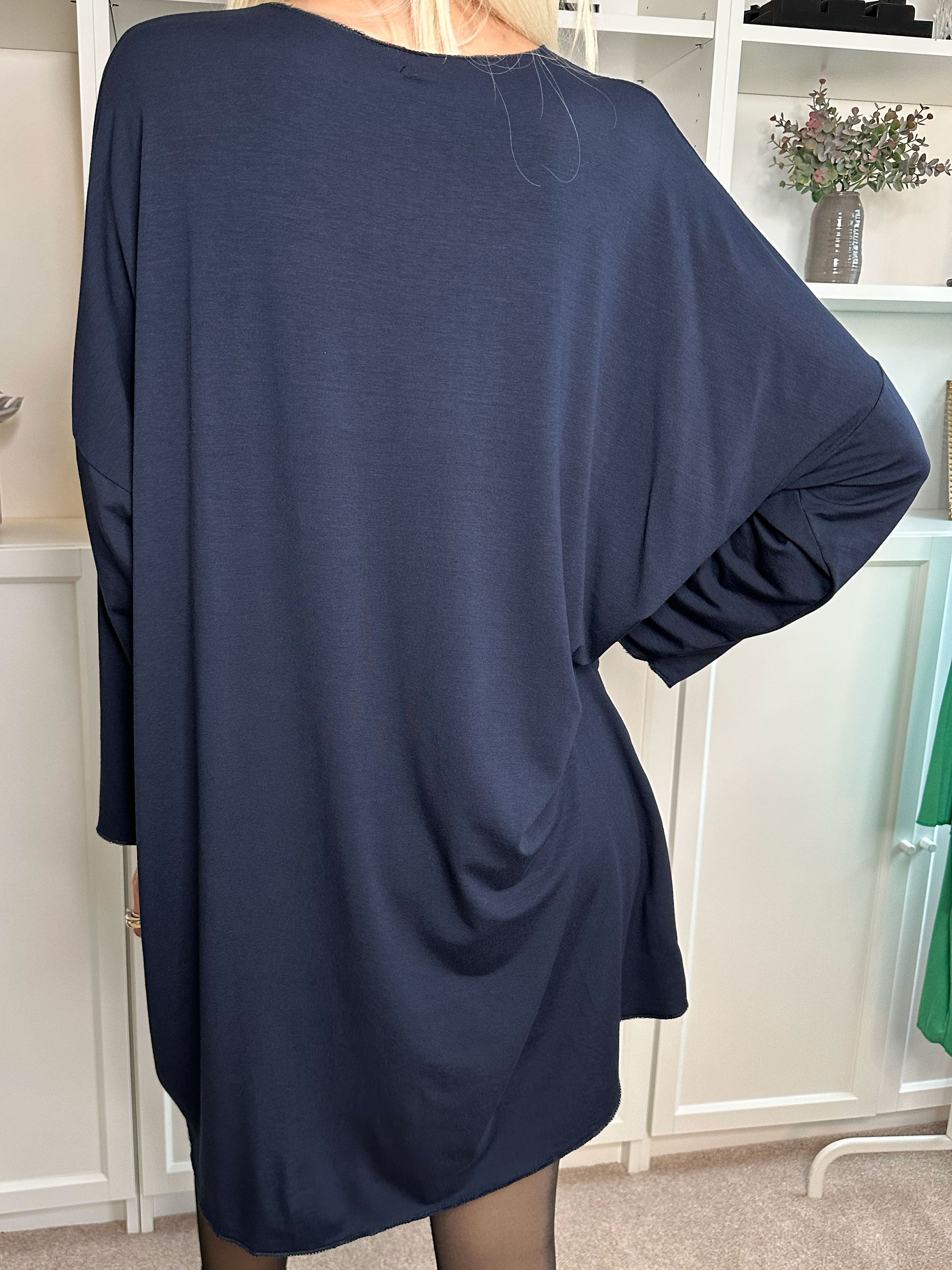 Vogue Long Sleeve - Långärmad klänning i viskos med guldskrift