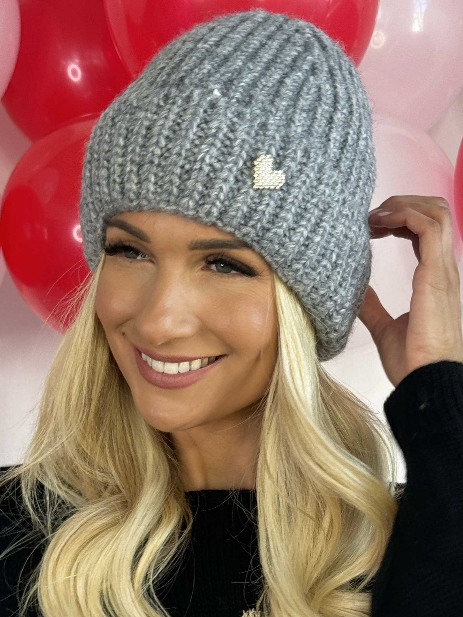 Eliana - Mjuk mössa med foder och hjärtsmycke