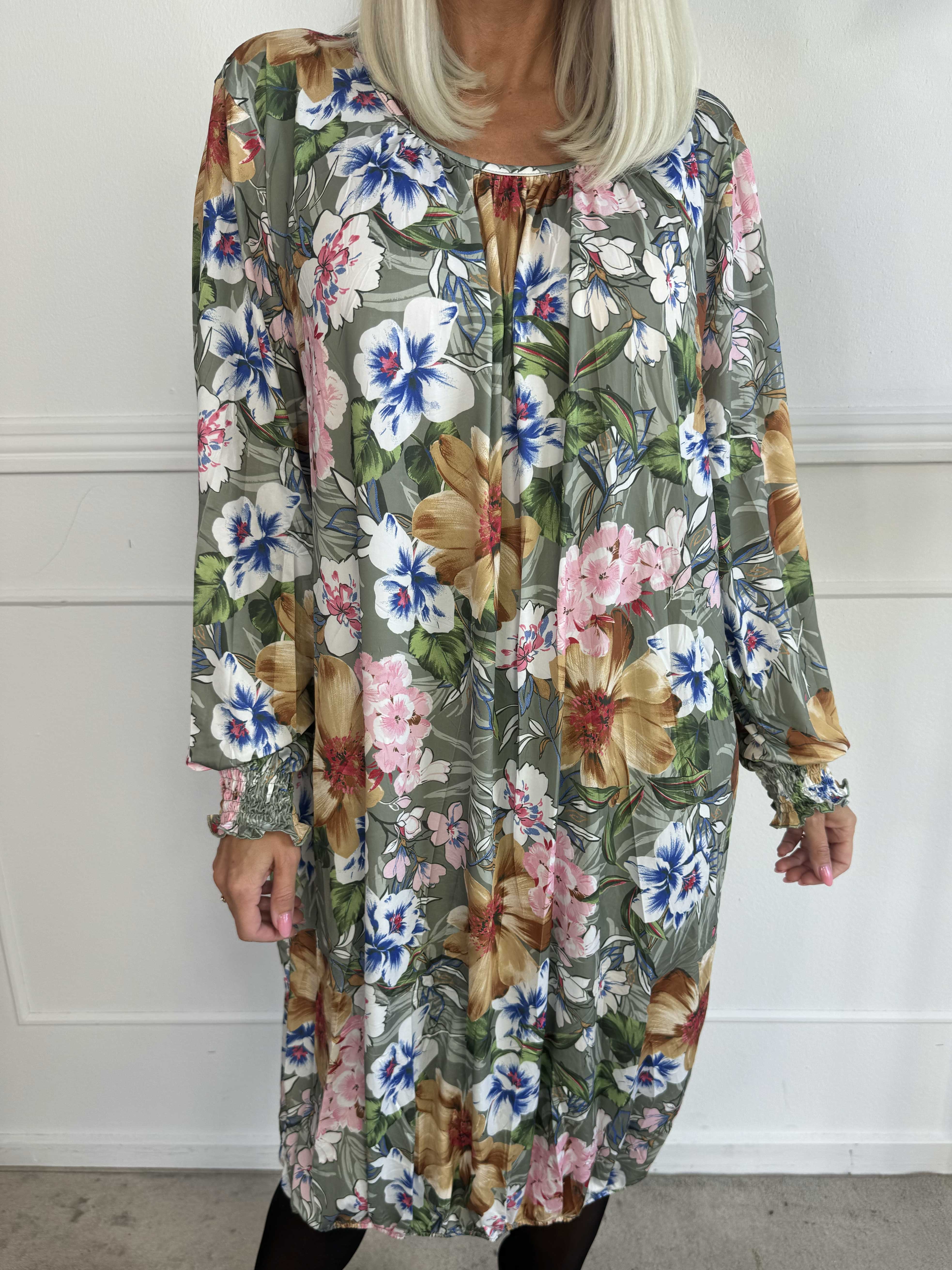 Miracle Floral Dress L/S - Blommig klänning med resår och långa ärmar