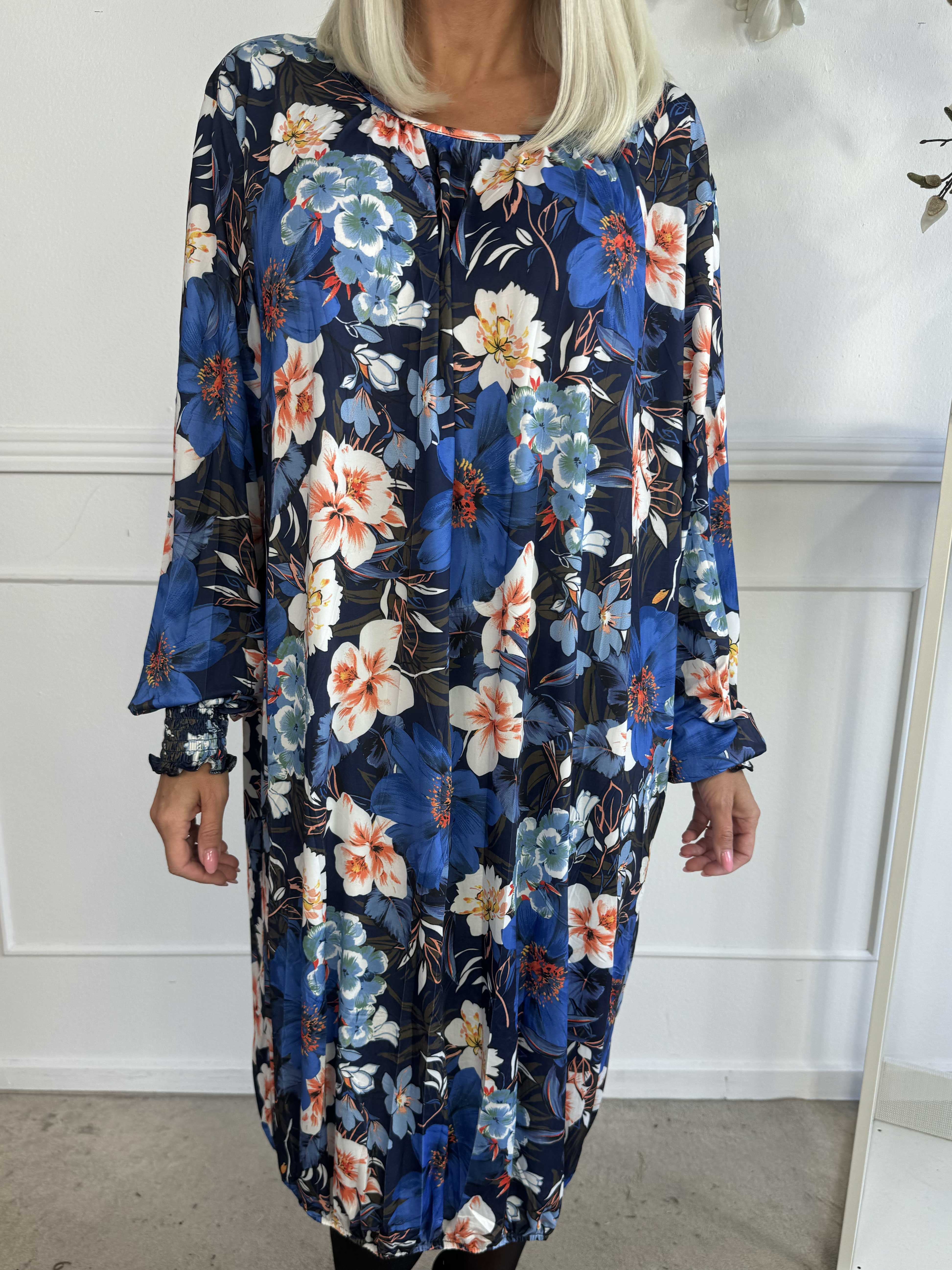 Miracle Floral Dress L/S - Blommig klänning med resår och långa ärmar