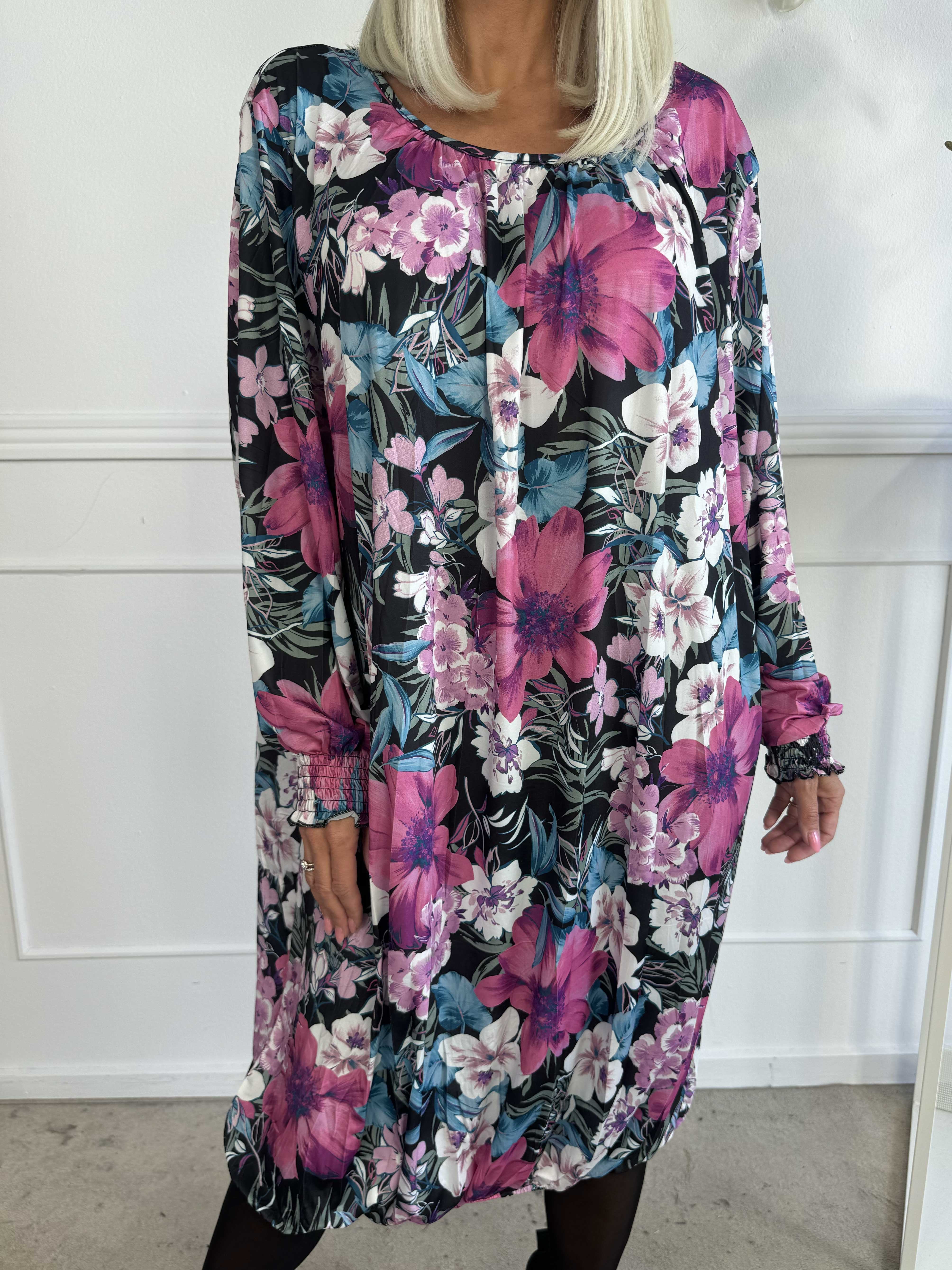 Miracle Floral Dress L/S - Blommig klänning med resår och långa ärmar