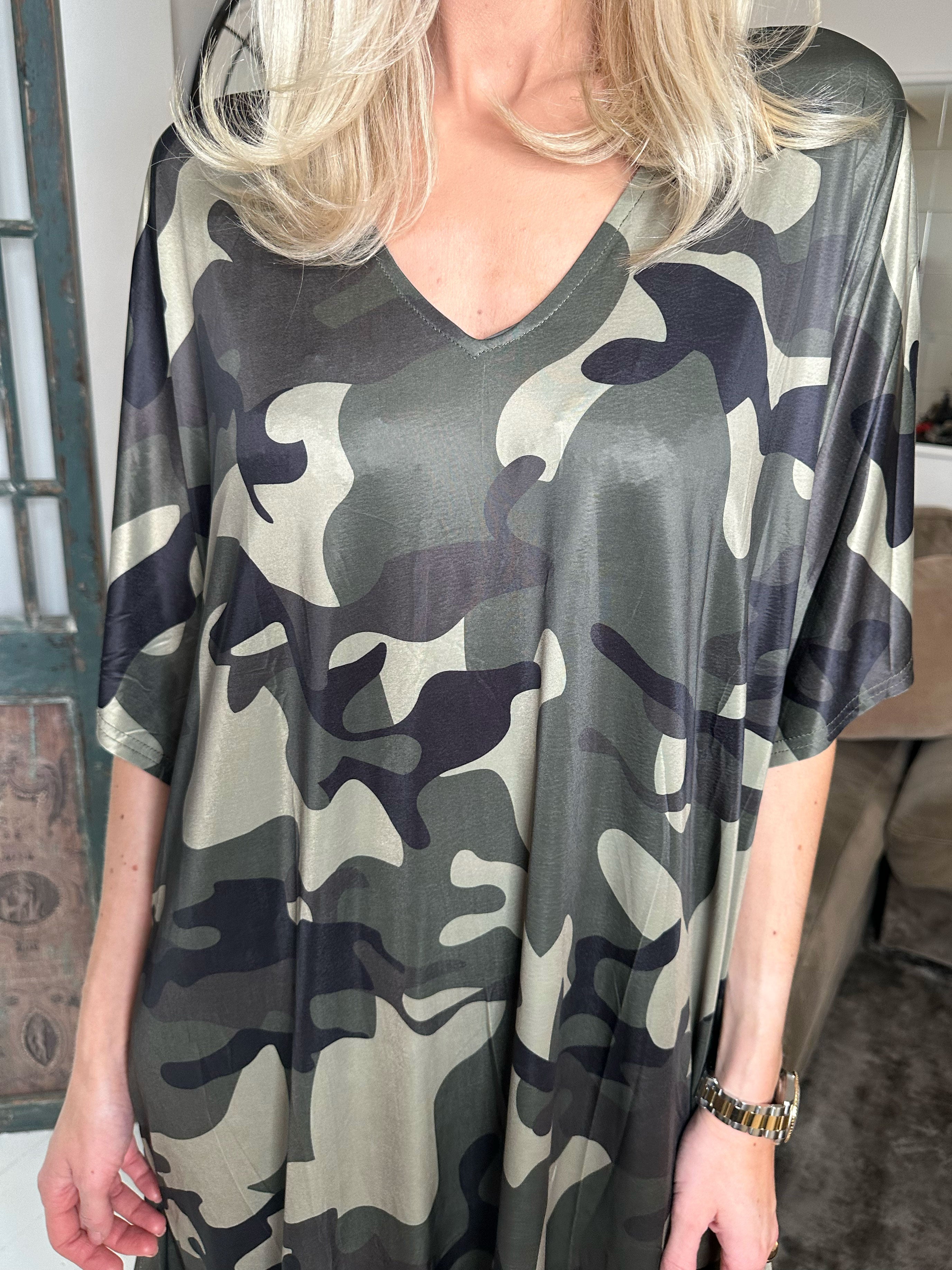 Azmina Camo - Tunikaklänning i lös passform i kamouflagetryck