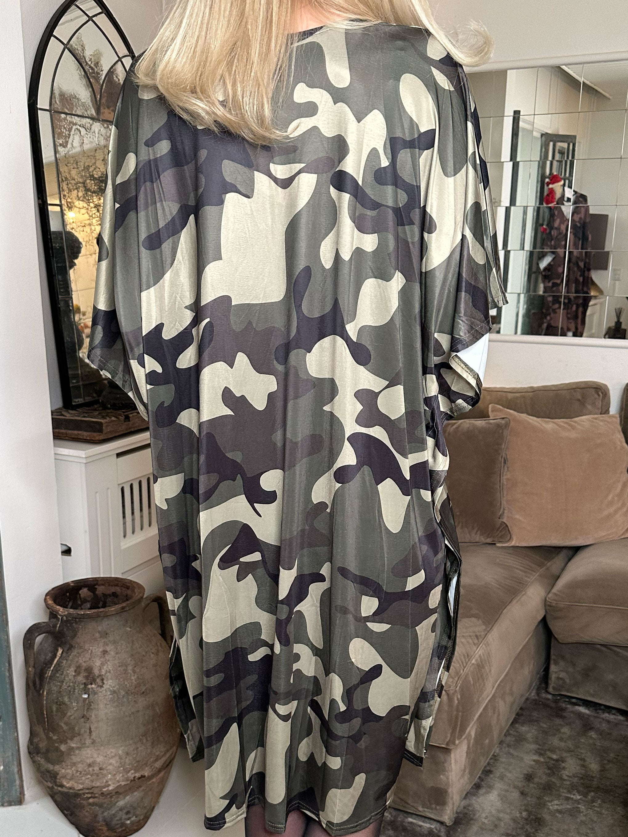 Azmina Camo - Tunikaklänning i lös passform i kamouflagetryck