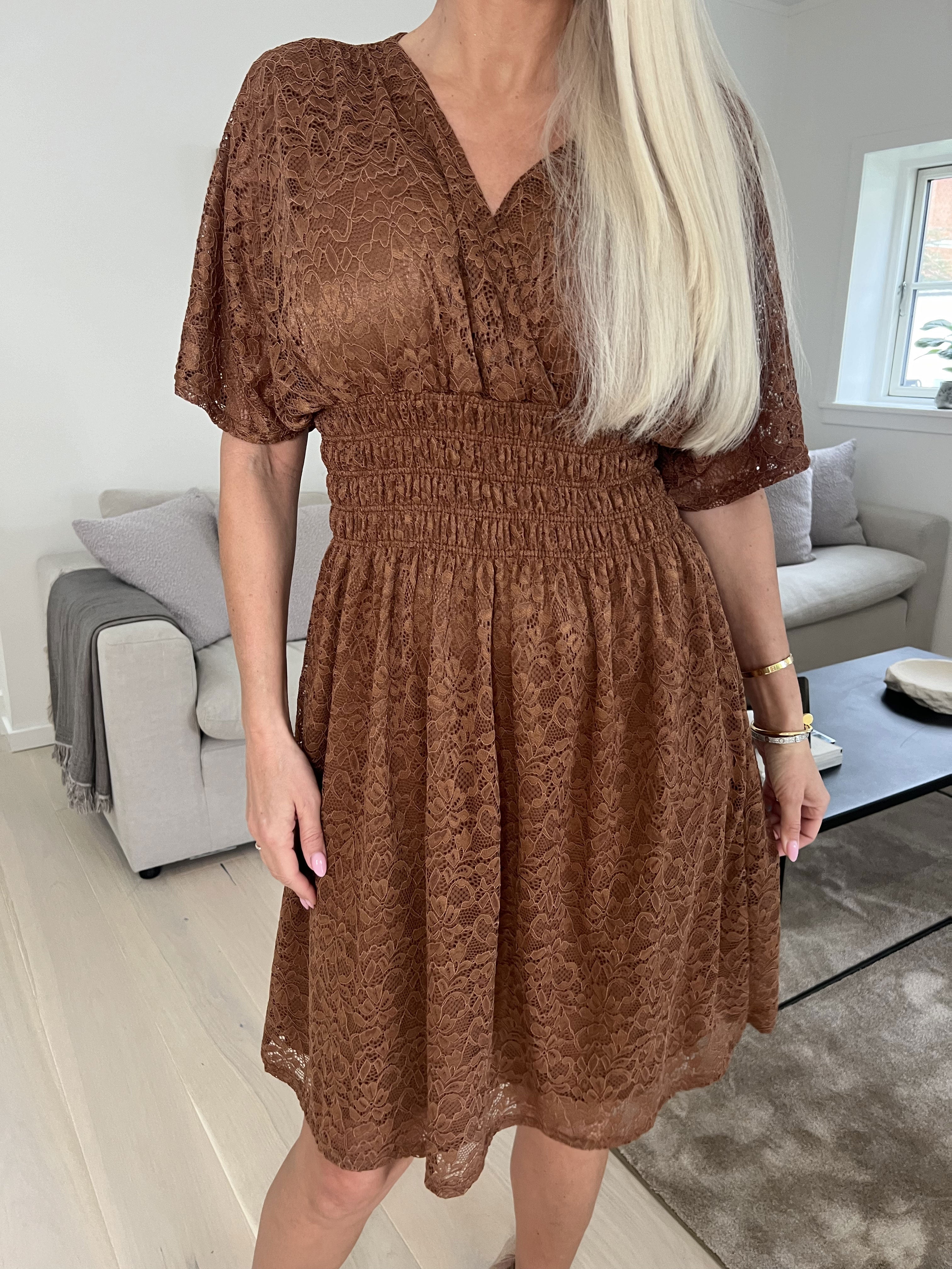 Pams Lace Short S/S - Kort spetsklänning med korta ärmar