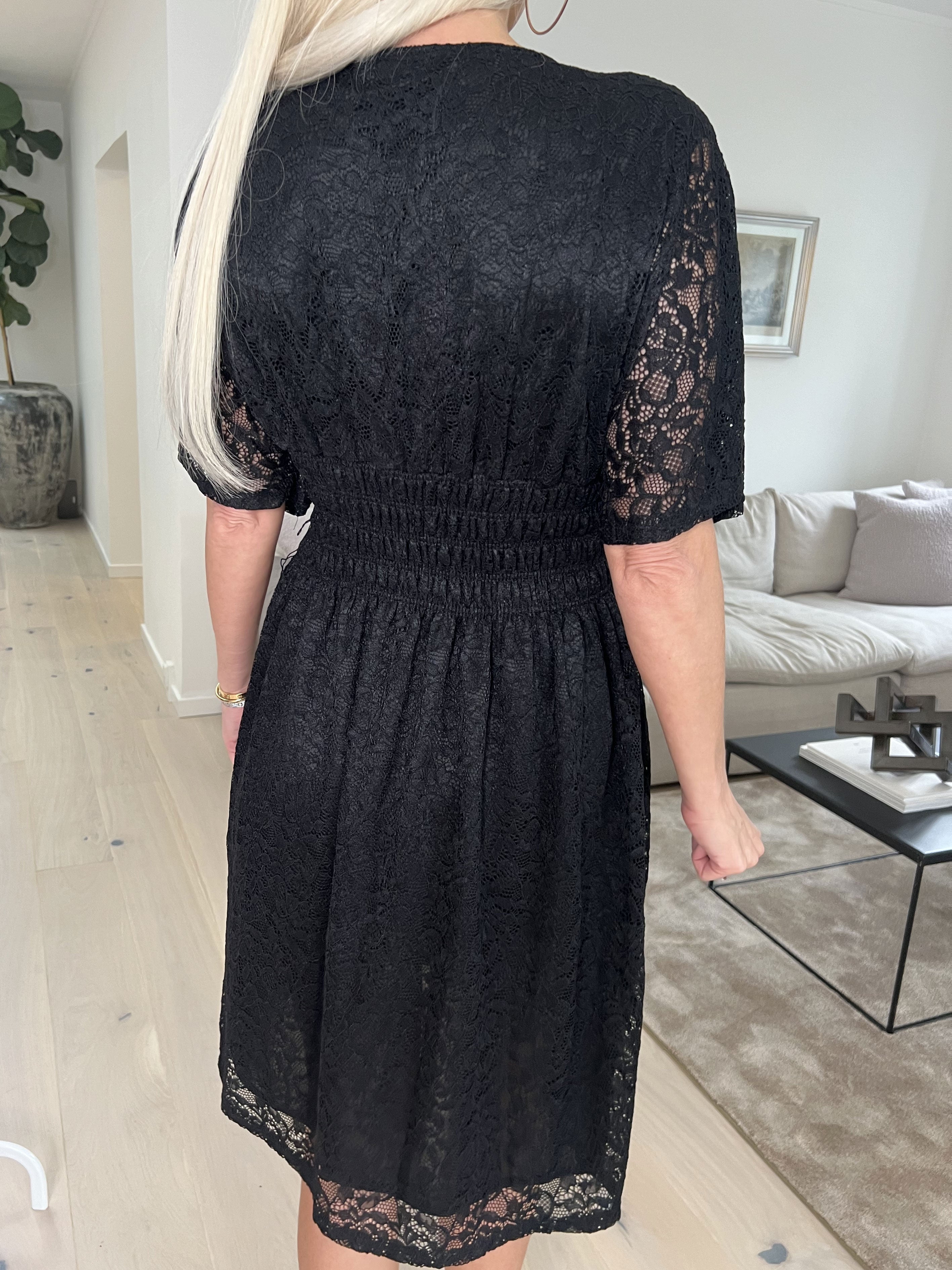 Pams Lace Short S/S - Kort spetsklänning med korta ärmar