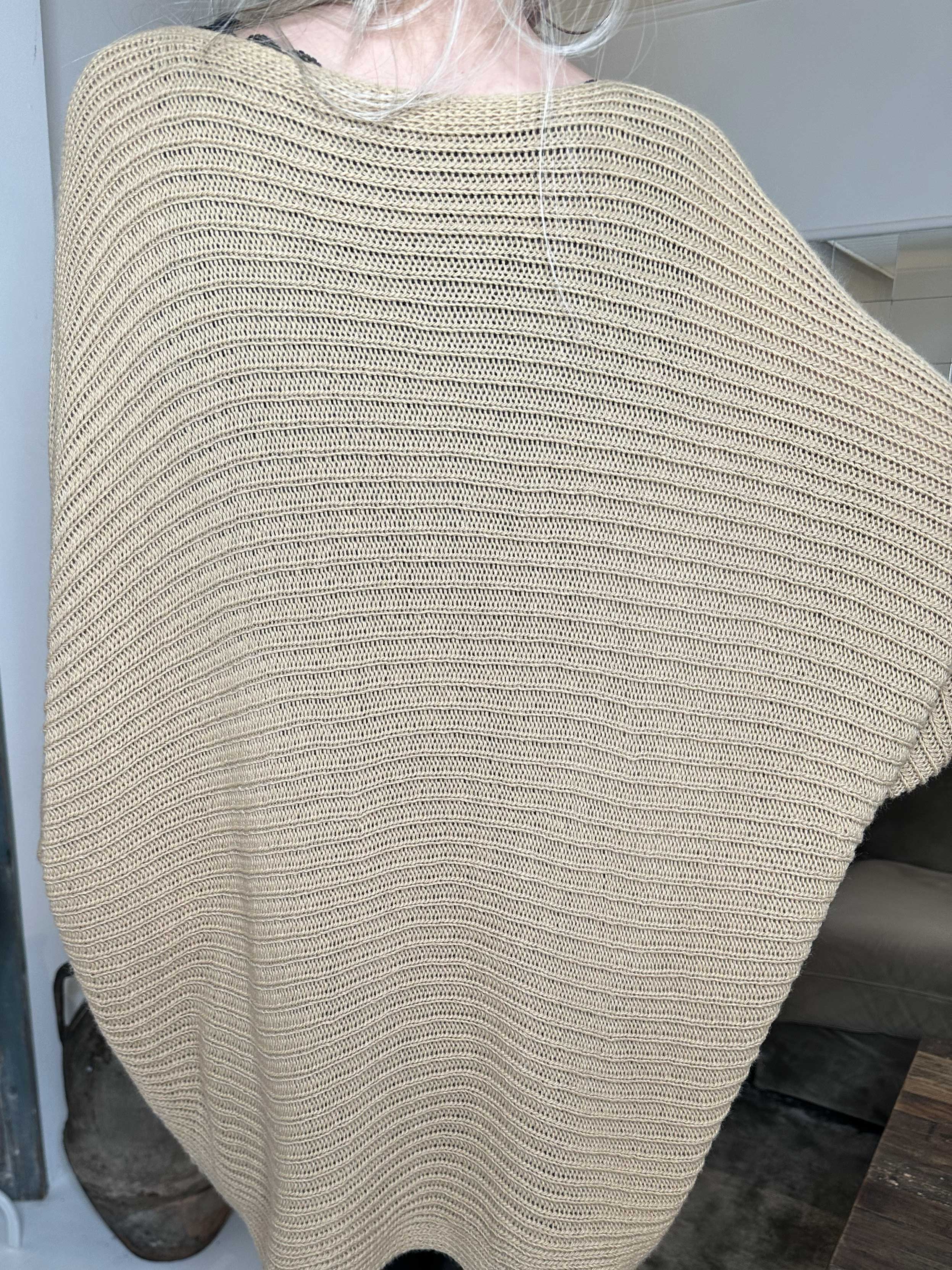 Gabbi - Oversized stickat med fladdermusärmar