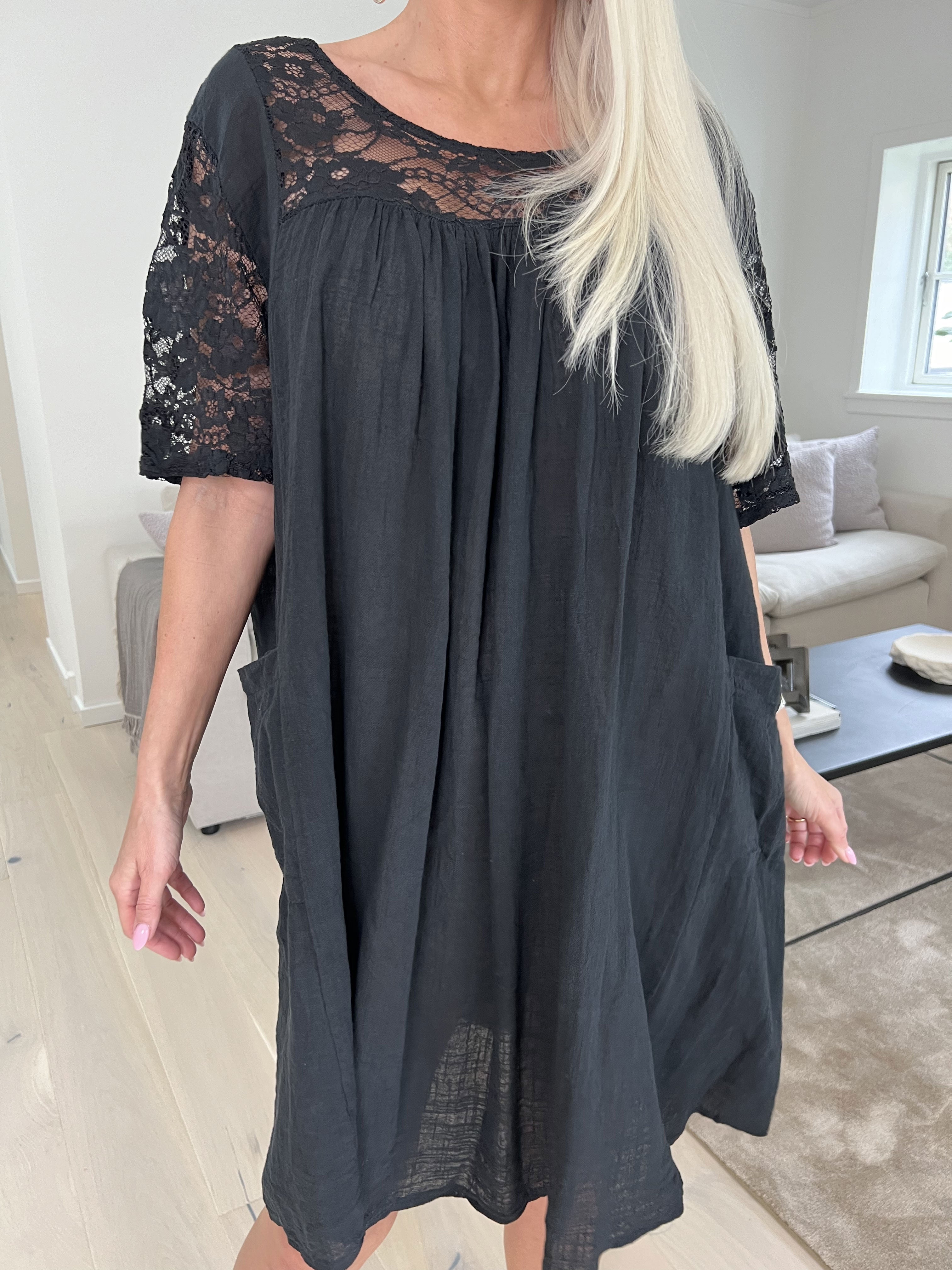 Lovisa - Söt bomullsklänning med fickor