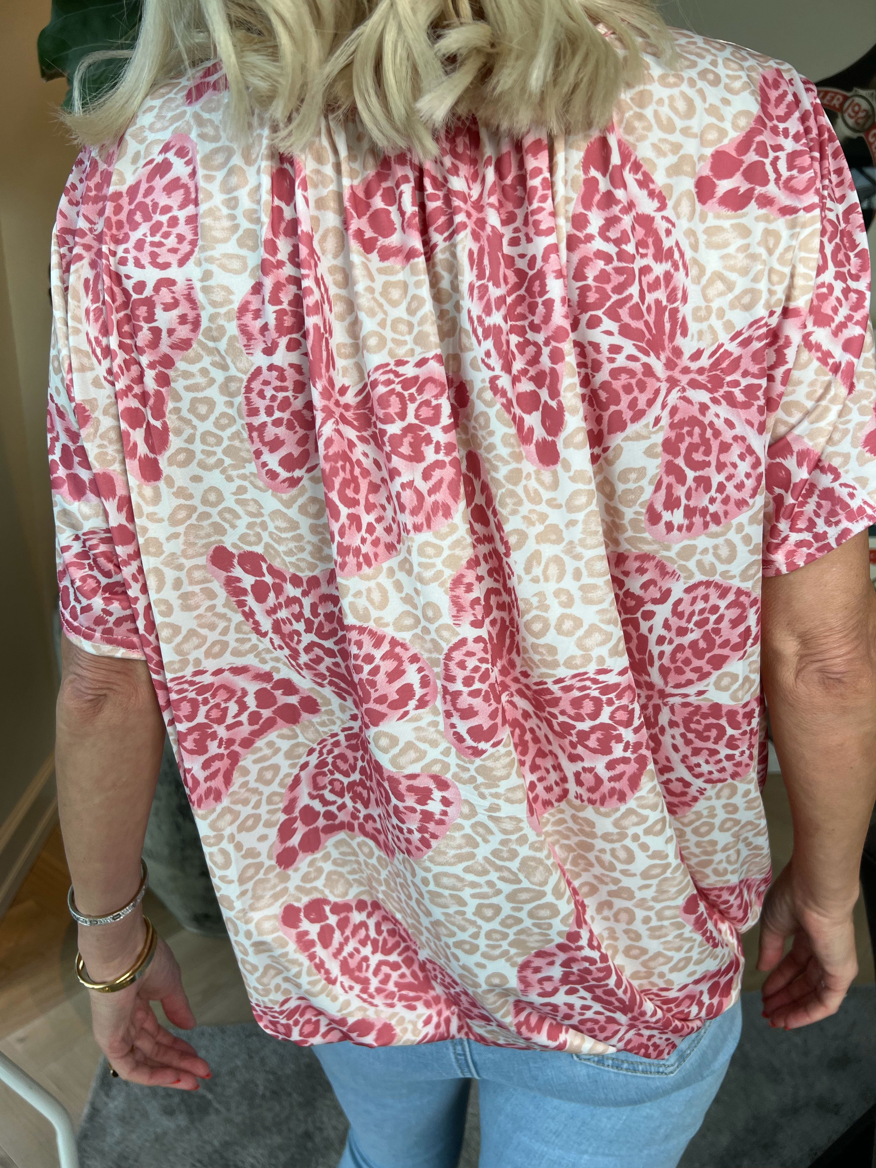 Miracle Butterfly - T-shirt med leopardtryck, fjäril och resår nedtill för en ledig look