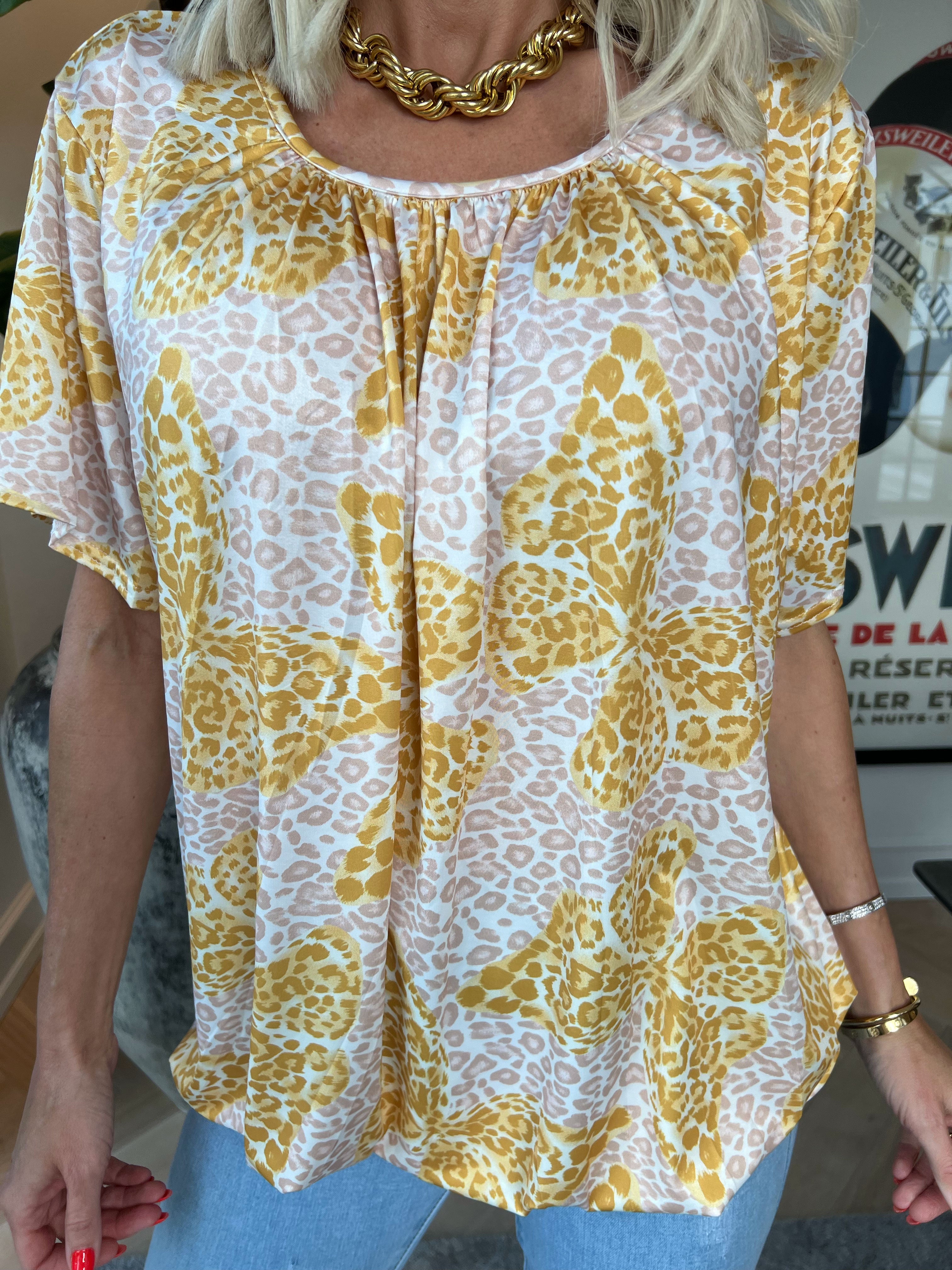 Miracle Butterfly - T-shirt med leopardtryck, fjäril och resår nedtill för en ledig look