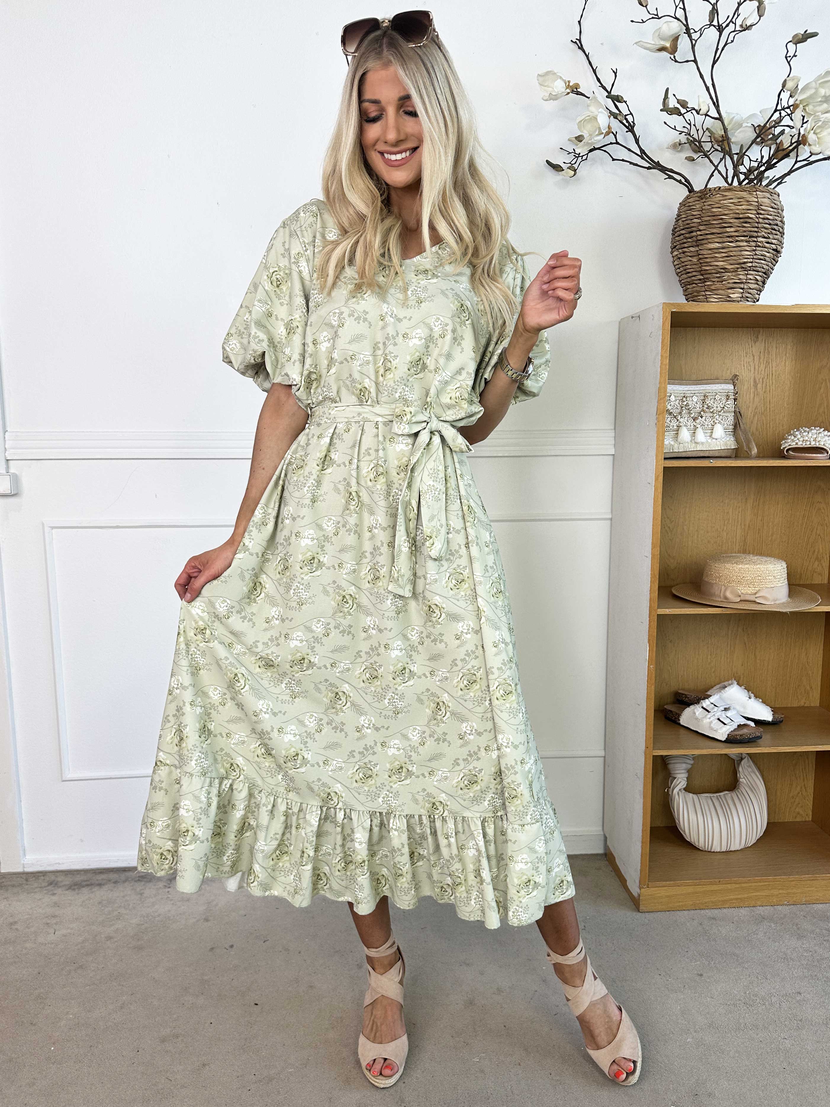 Sakira - Söt blommig klänning med puffärmar