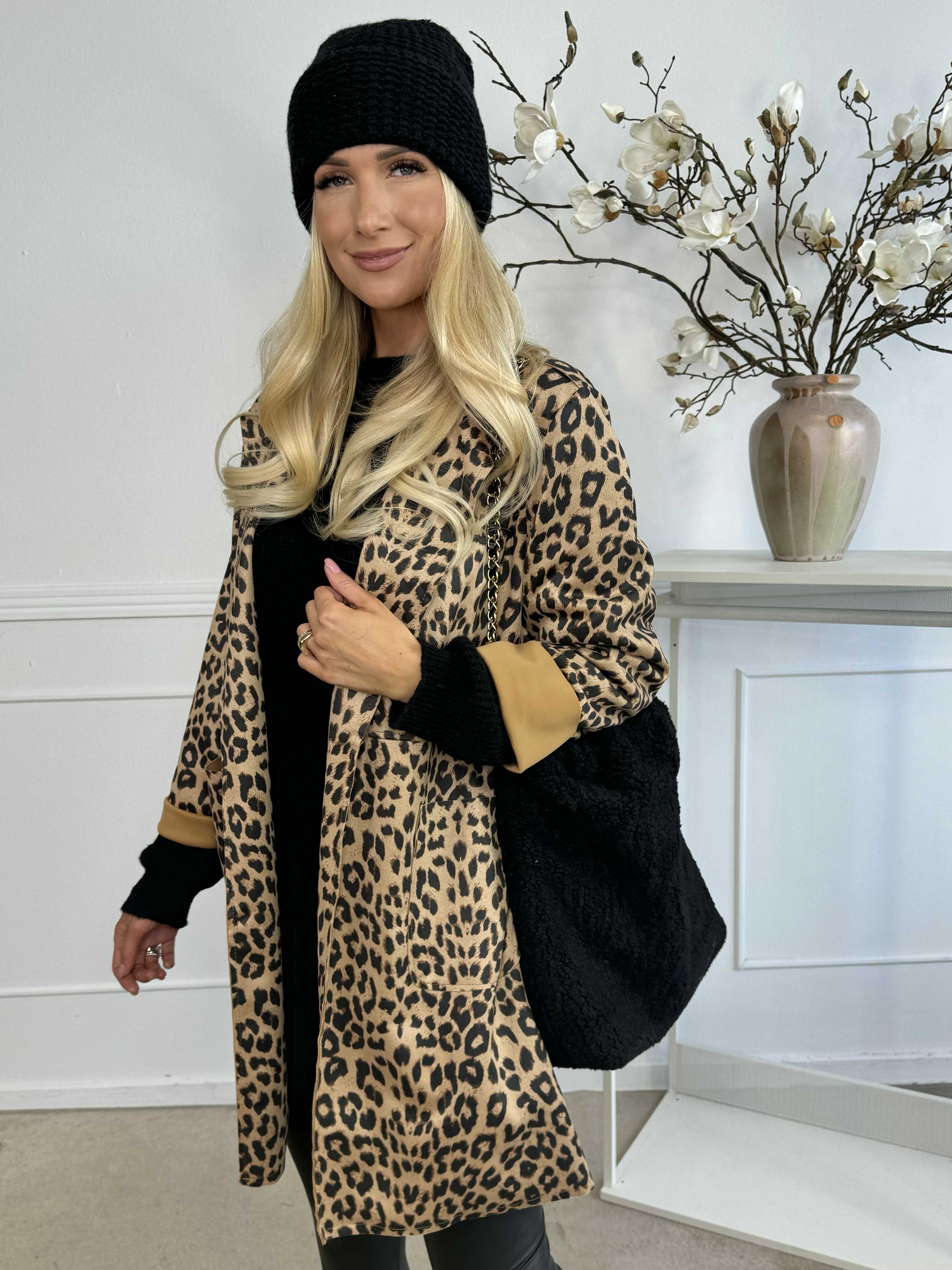 Belvi - Lättviktsrock i mjuk mockalook med leopardtryck