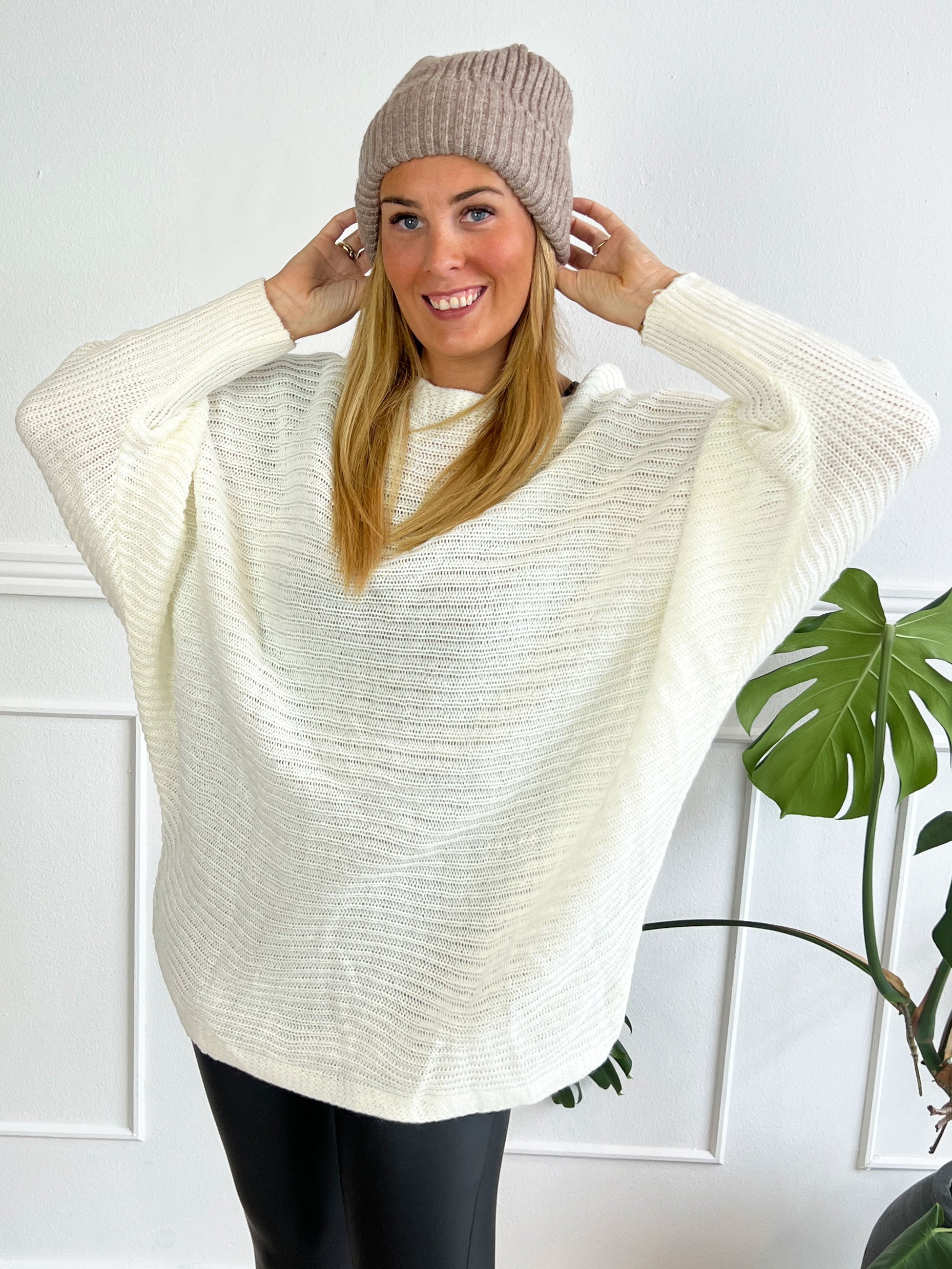 Gabbi - Oversized stickat med fladdermusärmar