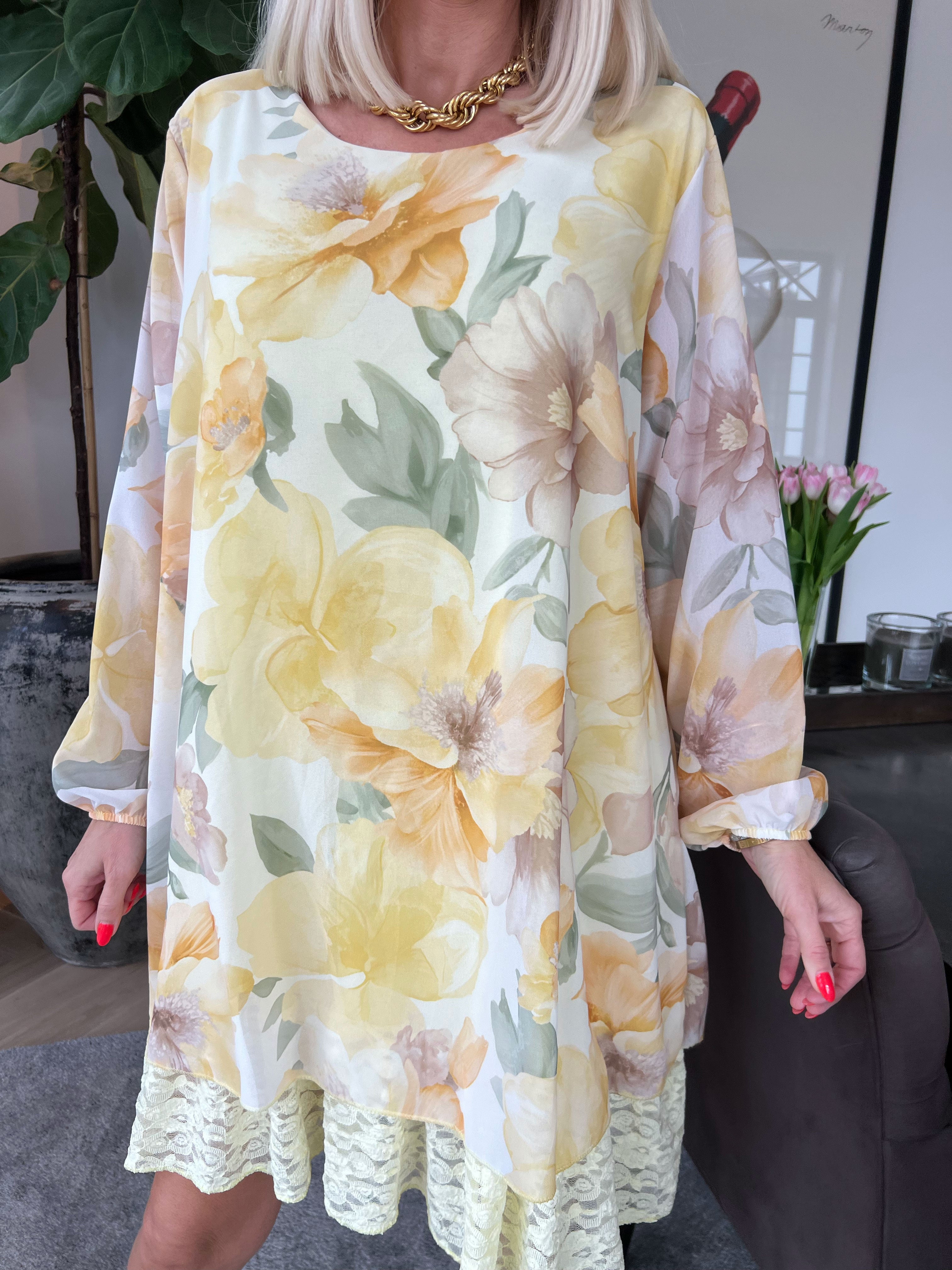Lauren - Blommig chiffongklänning med tunika och spetskant