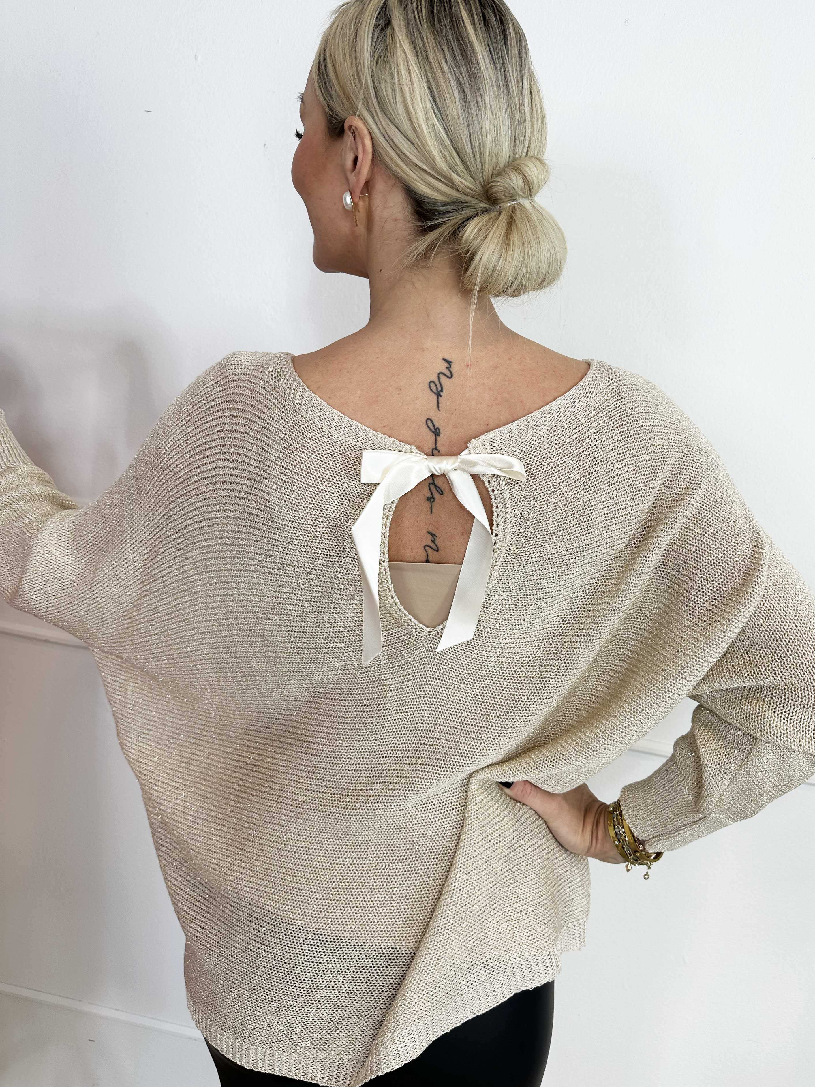 Paulina - Stickad blus med glittertrådar och rosett