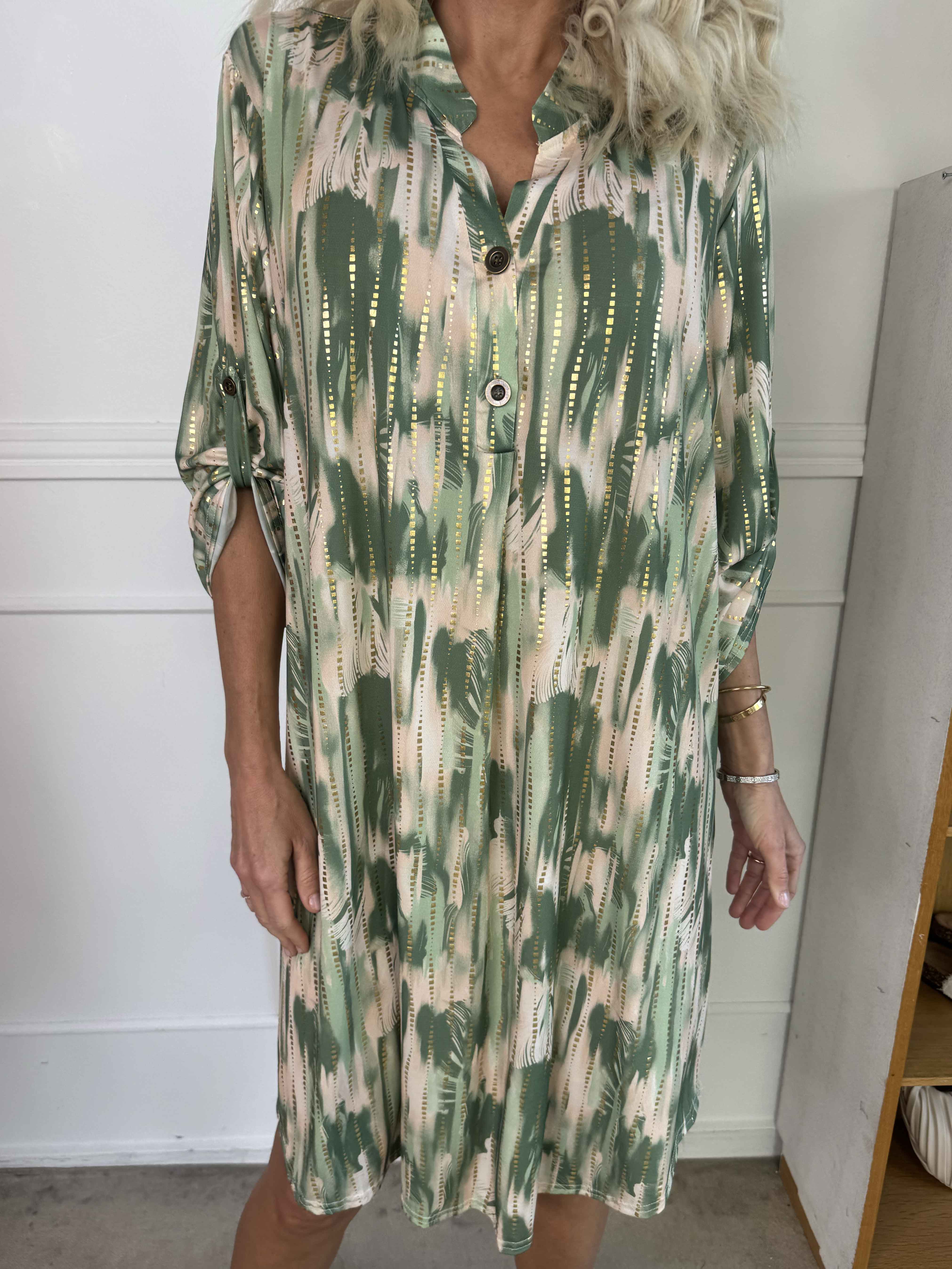 Ebba Pattern Long - Elastisk mönstrad klänning med gulddetaljer