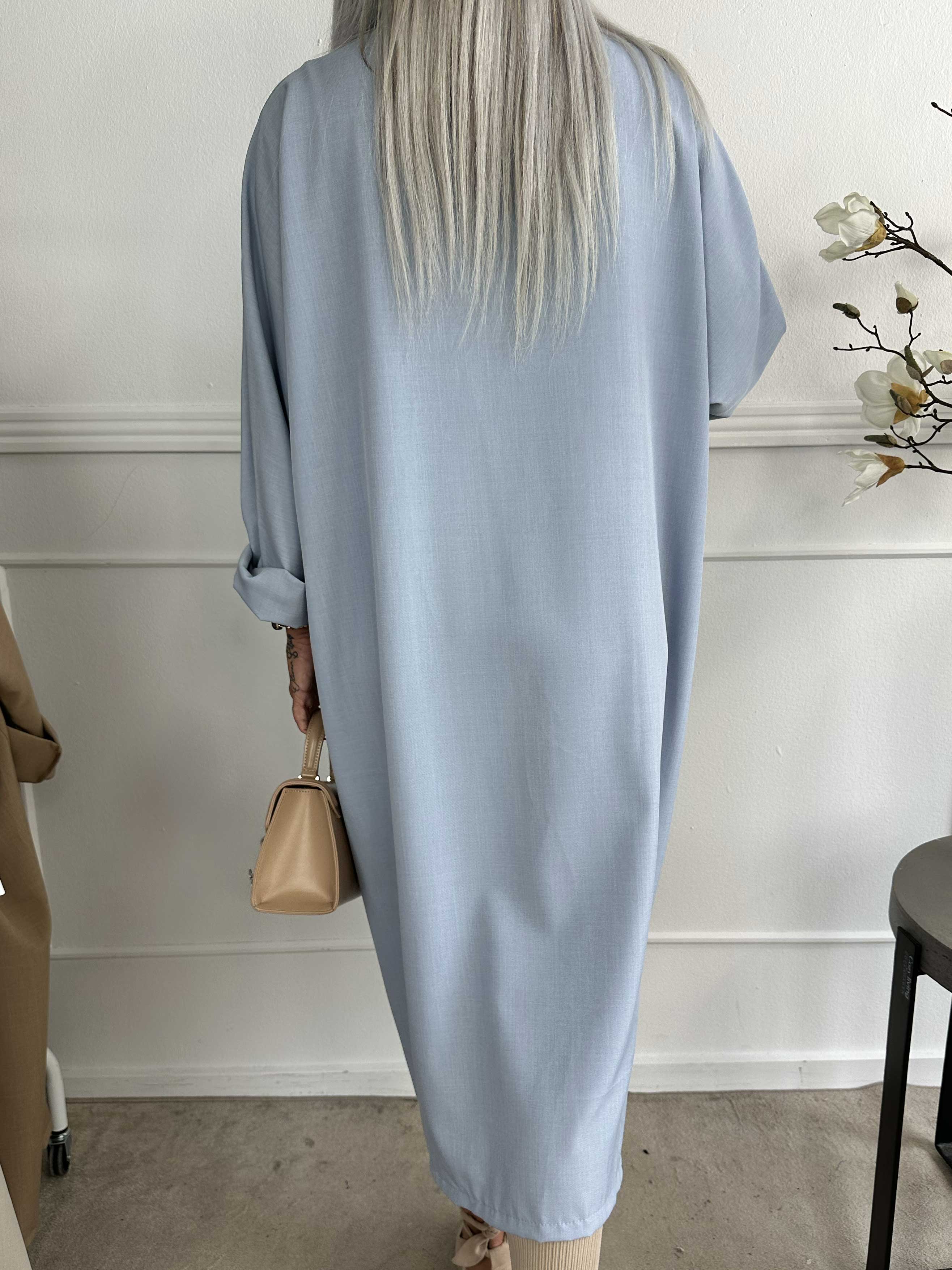Annah Light - Oversized kappa med tydliga sömmar och fickor