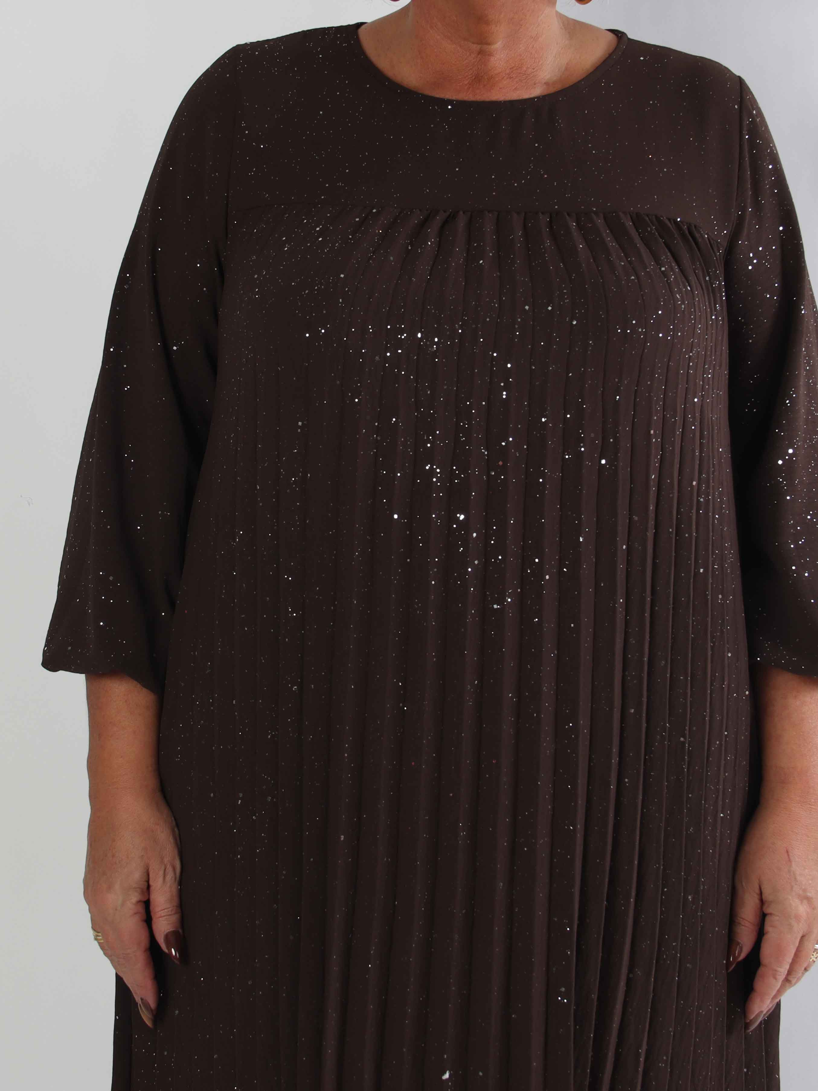 Nancy Glitter Short L/S - Plisserad plus size klänning med fickor och glitter