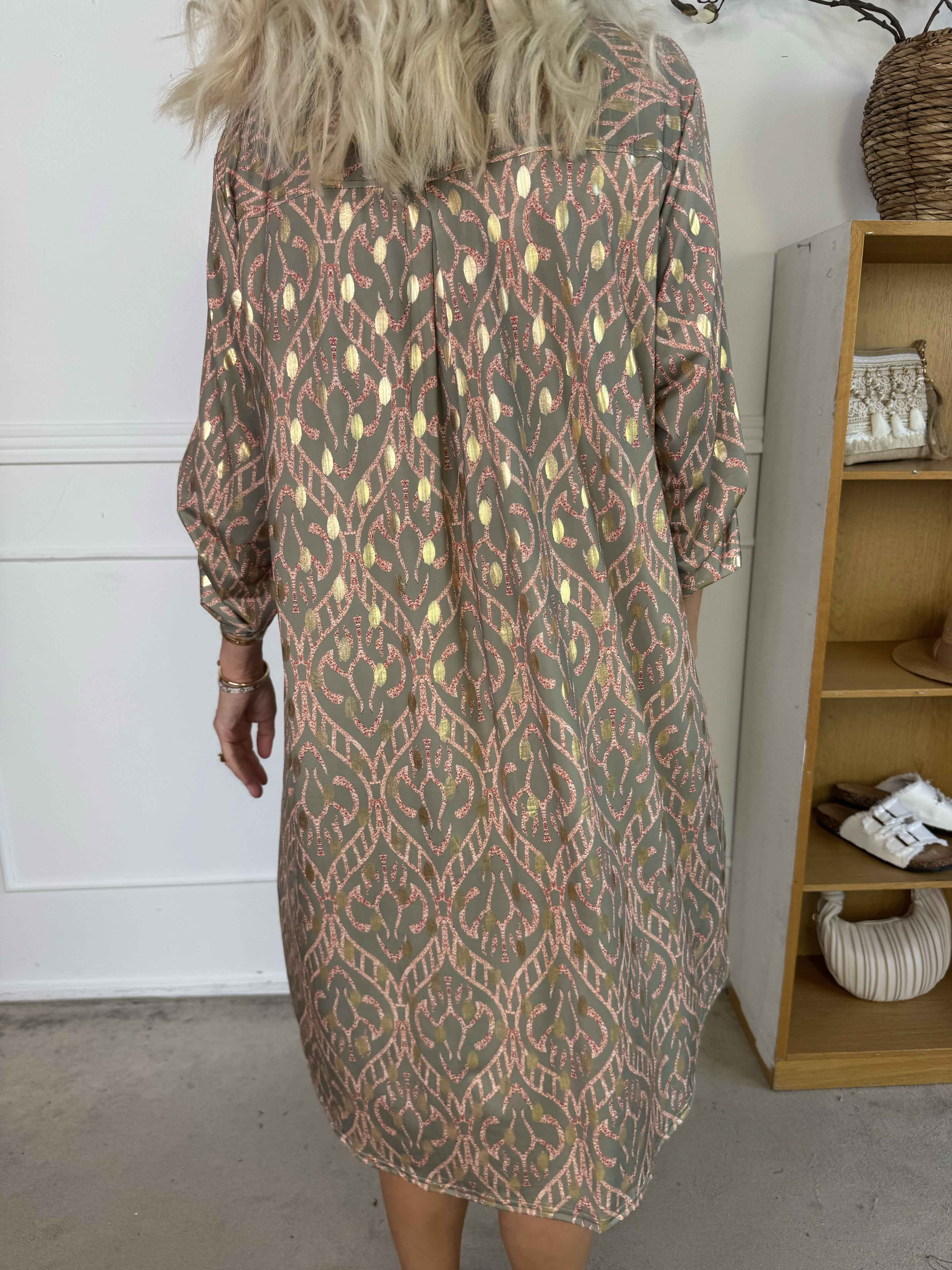 Ebba Boho Long - Elastisk mönstrad klänning med guldprickar