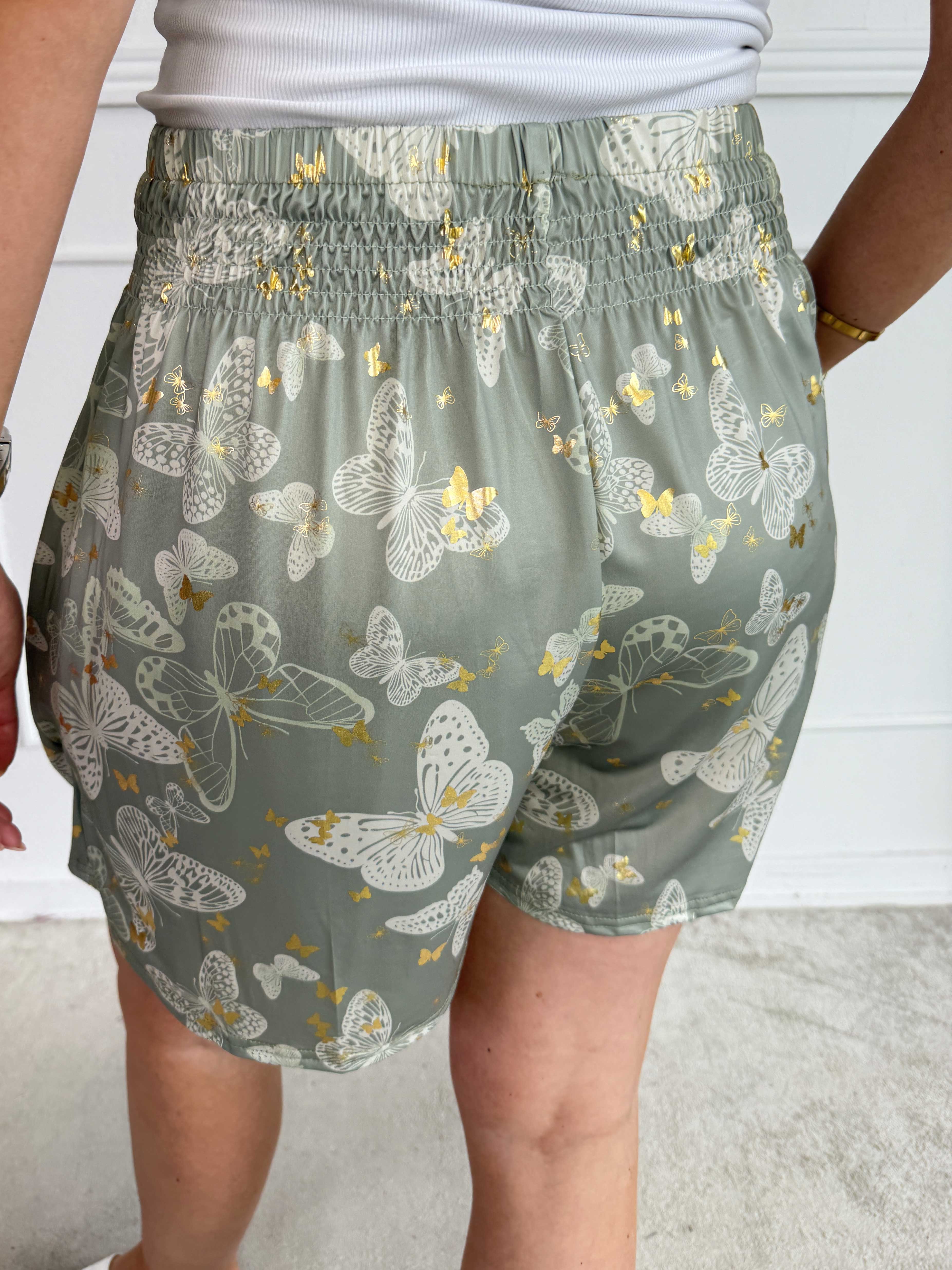 Pams Butterfly Shorts - Elastiske shorts med sommerfugleprint og gulddetaljer