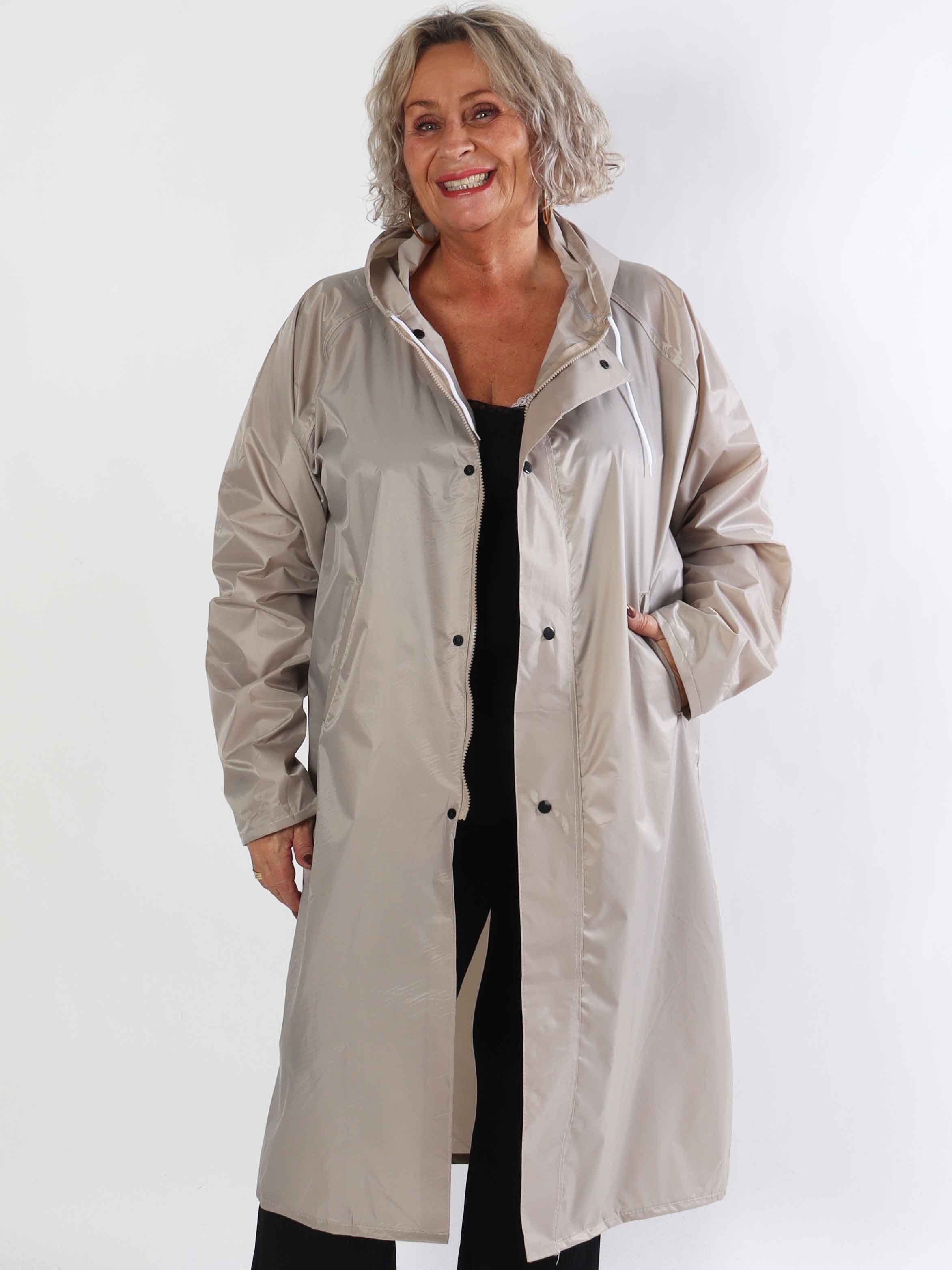 Reina - Plus size regnjacka med huva