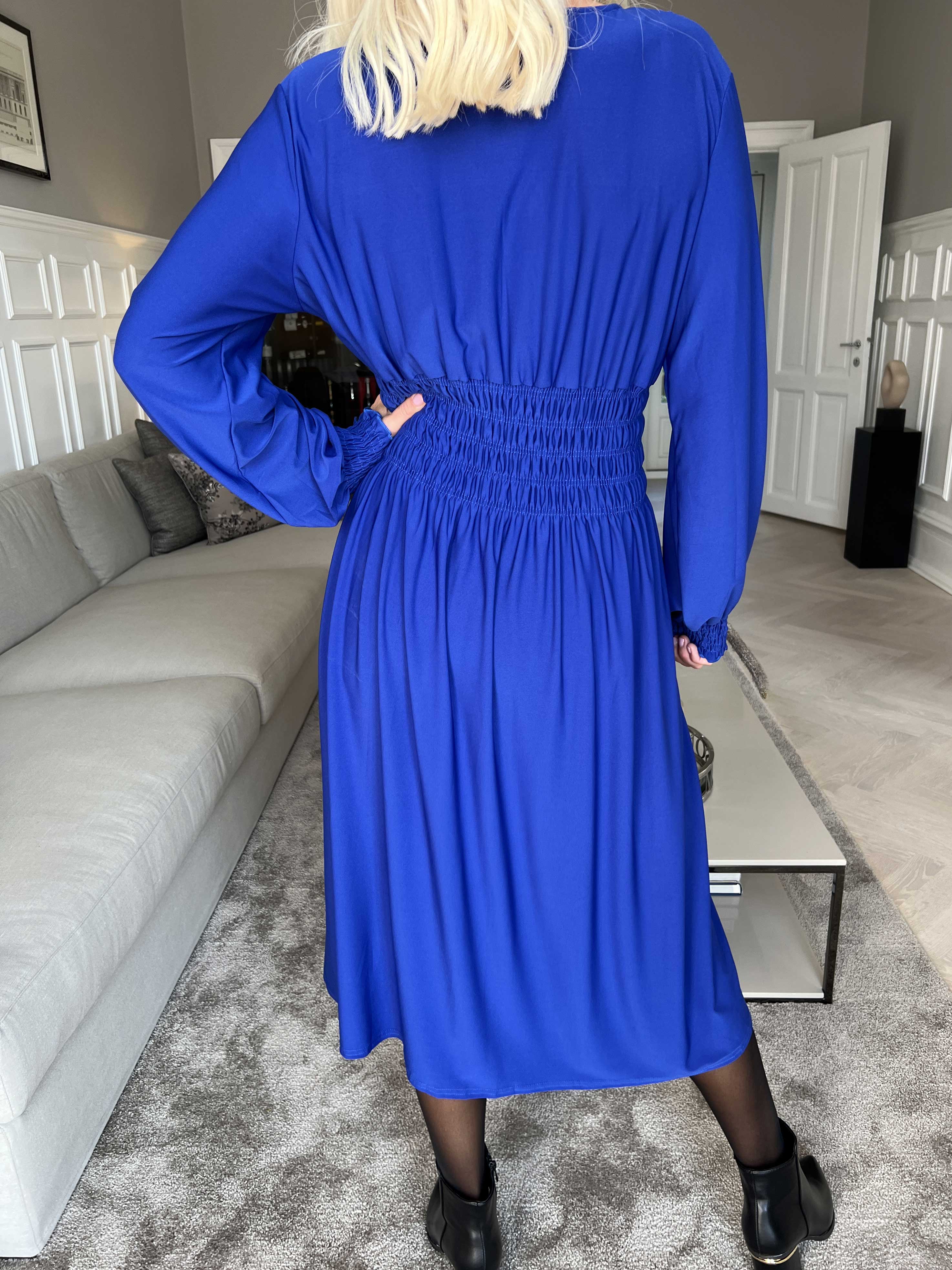 Pams Plain Midi L/S - Elastisk klänning med smock och långa ärmar