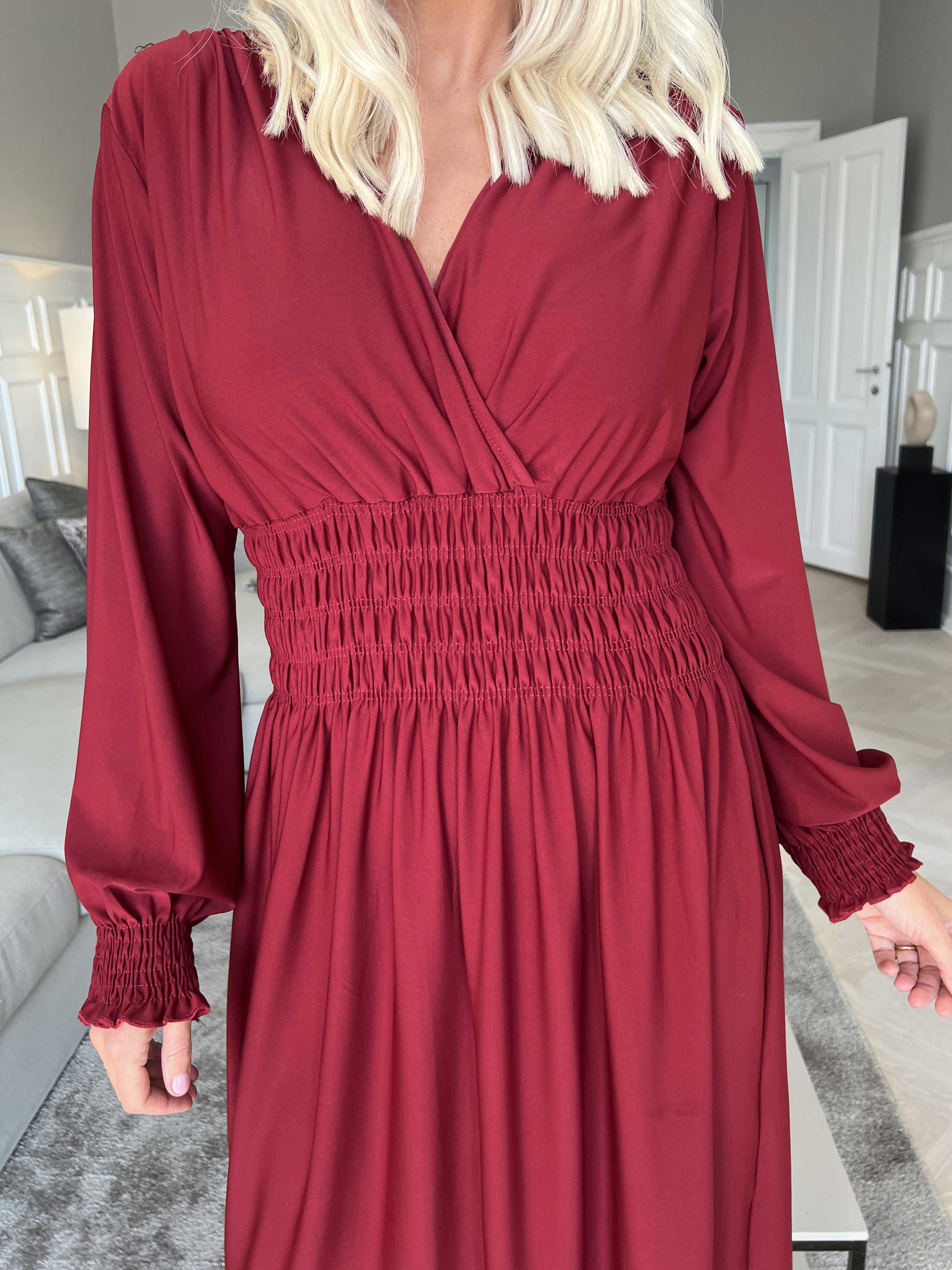 Pams Plain Midi L/S - Elastisk klänning med smock och långa ärmar