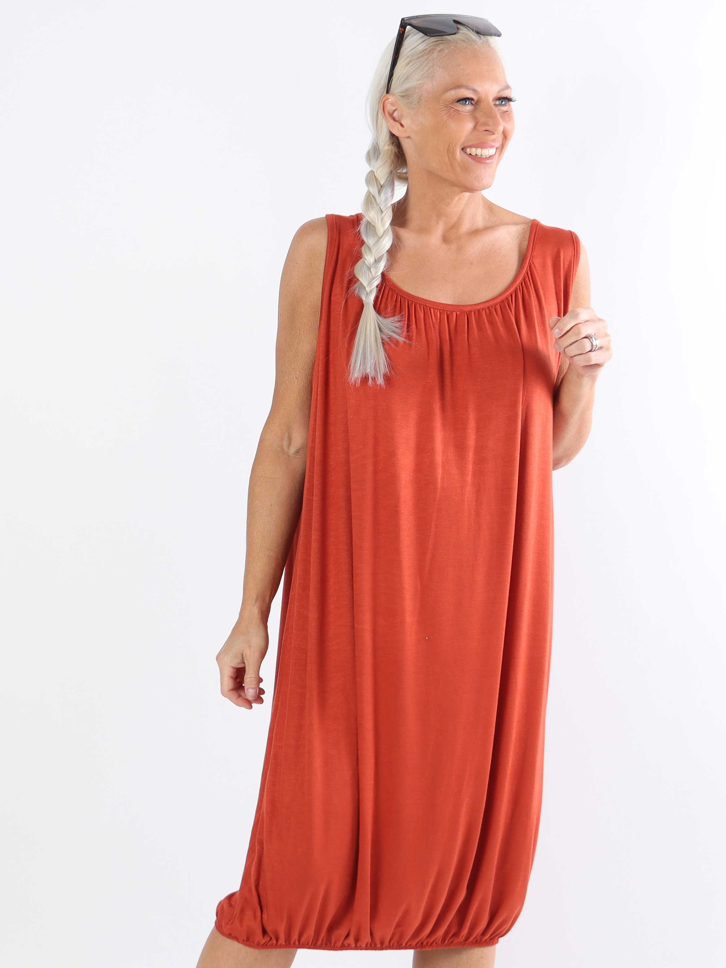 Miracle Sleeveless Dress - Basic klänning i viskos med resår nedtill
