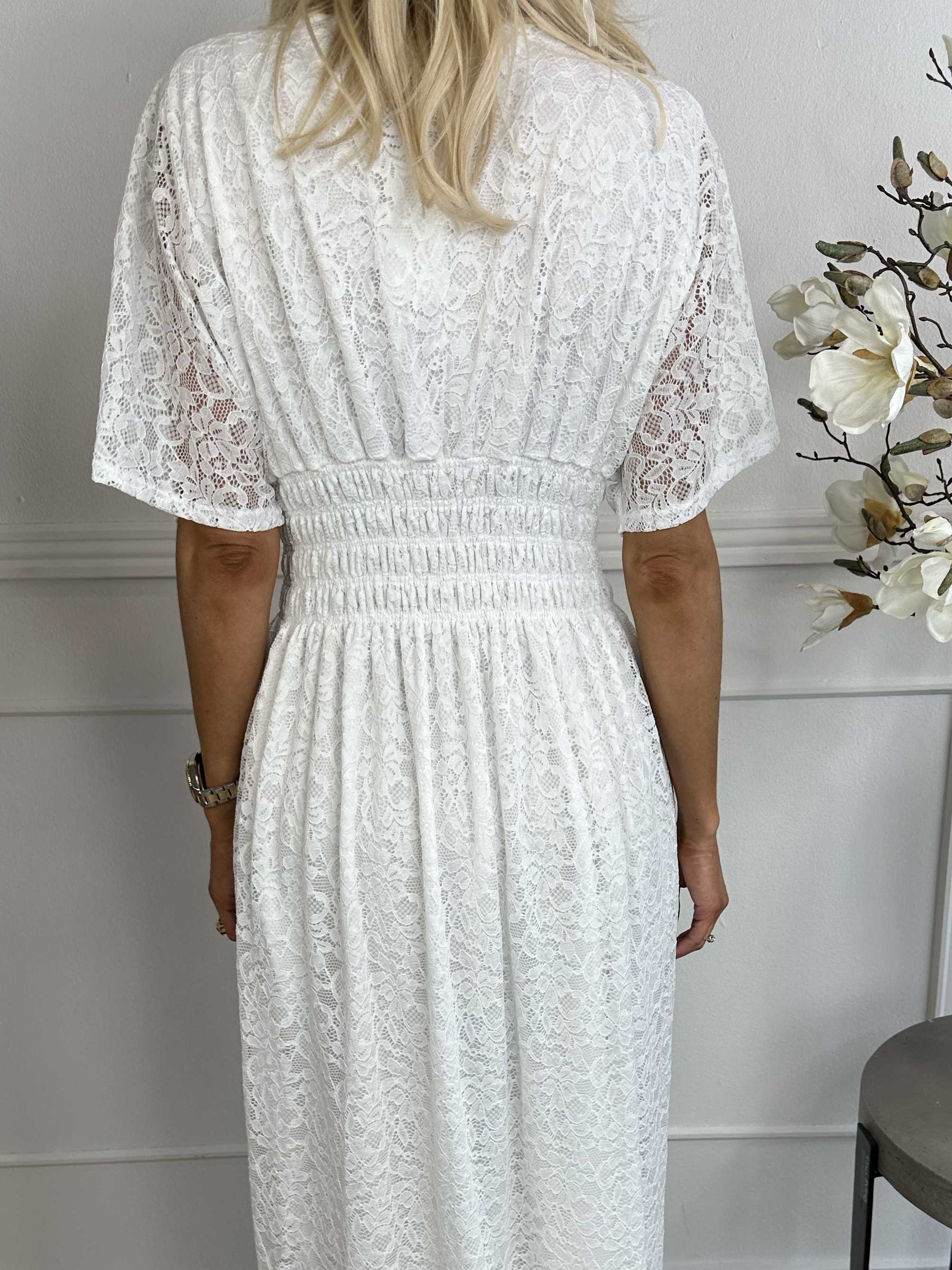 Pams Lace - Lång spetsklänning med smock under bysten