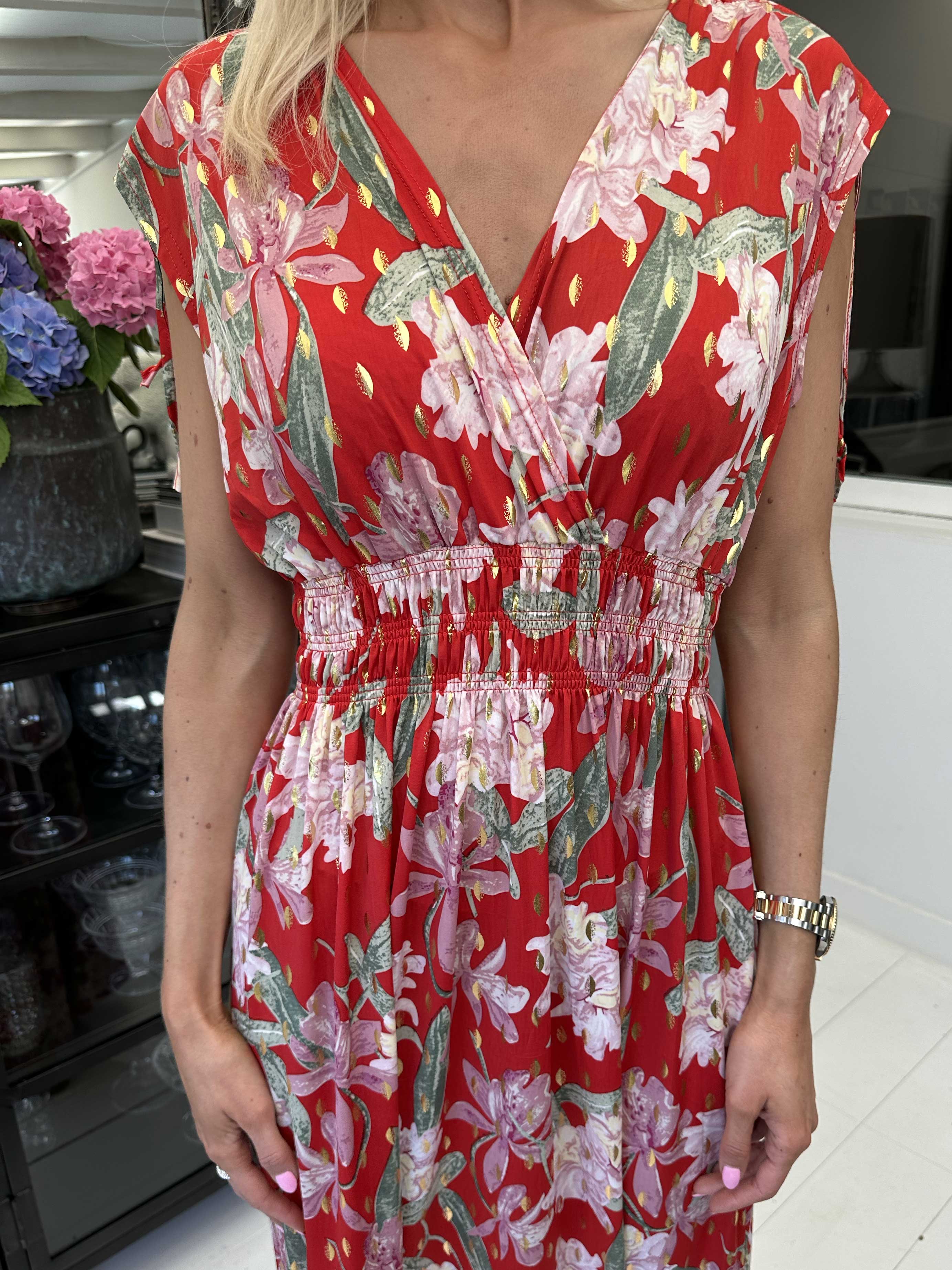 Pams Flower Sleeveless - Blommig långklänning i skrynkelfritt material