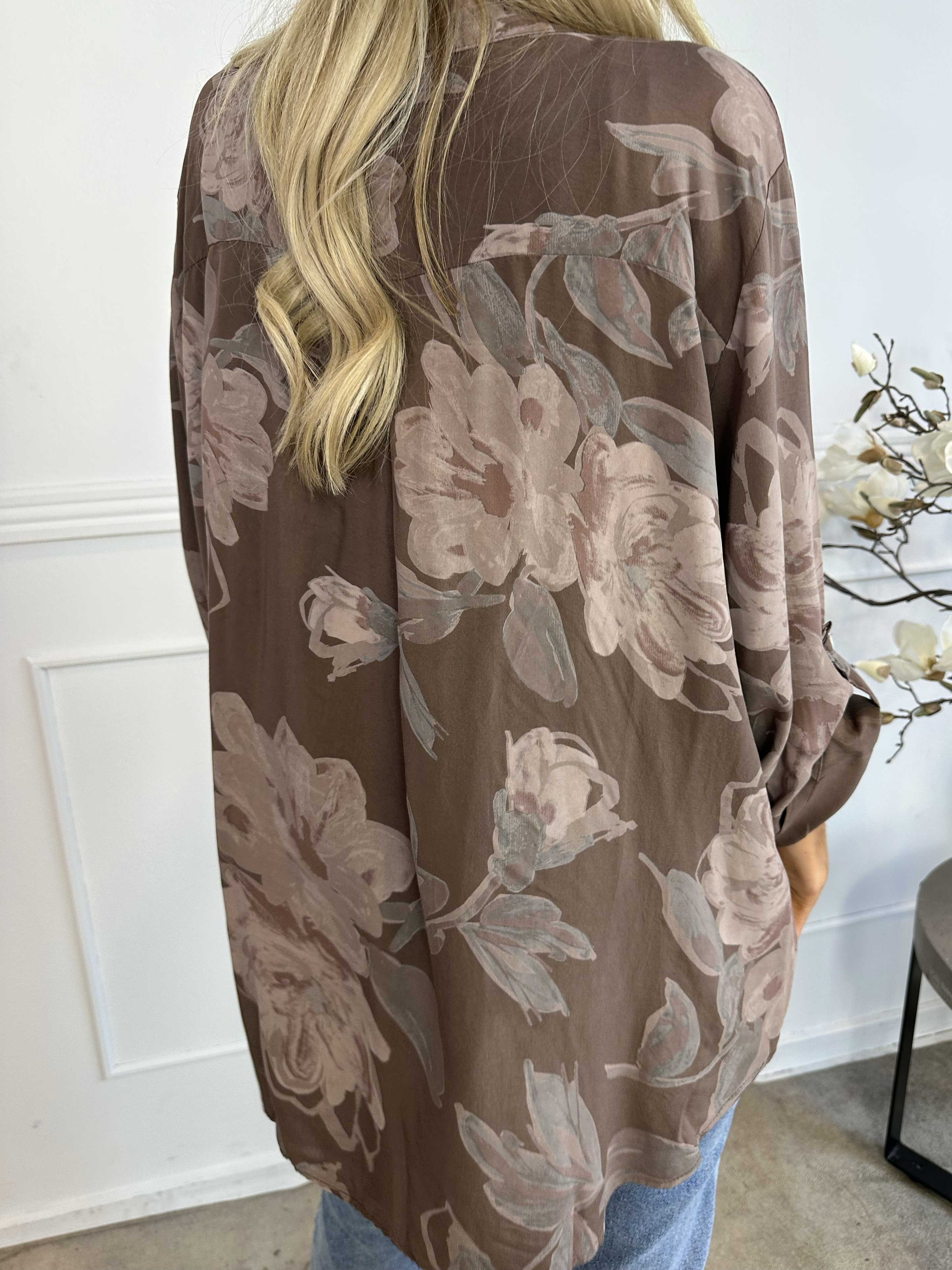 Ella - Söt tunika i viskos med blommiga motiv