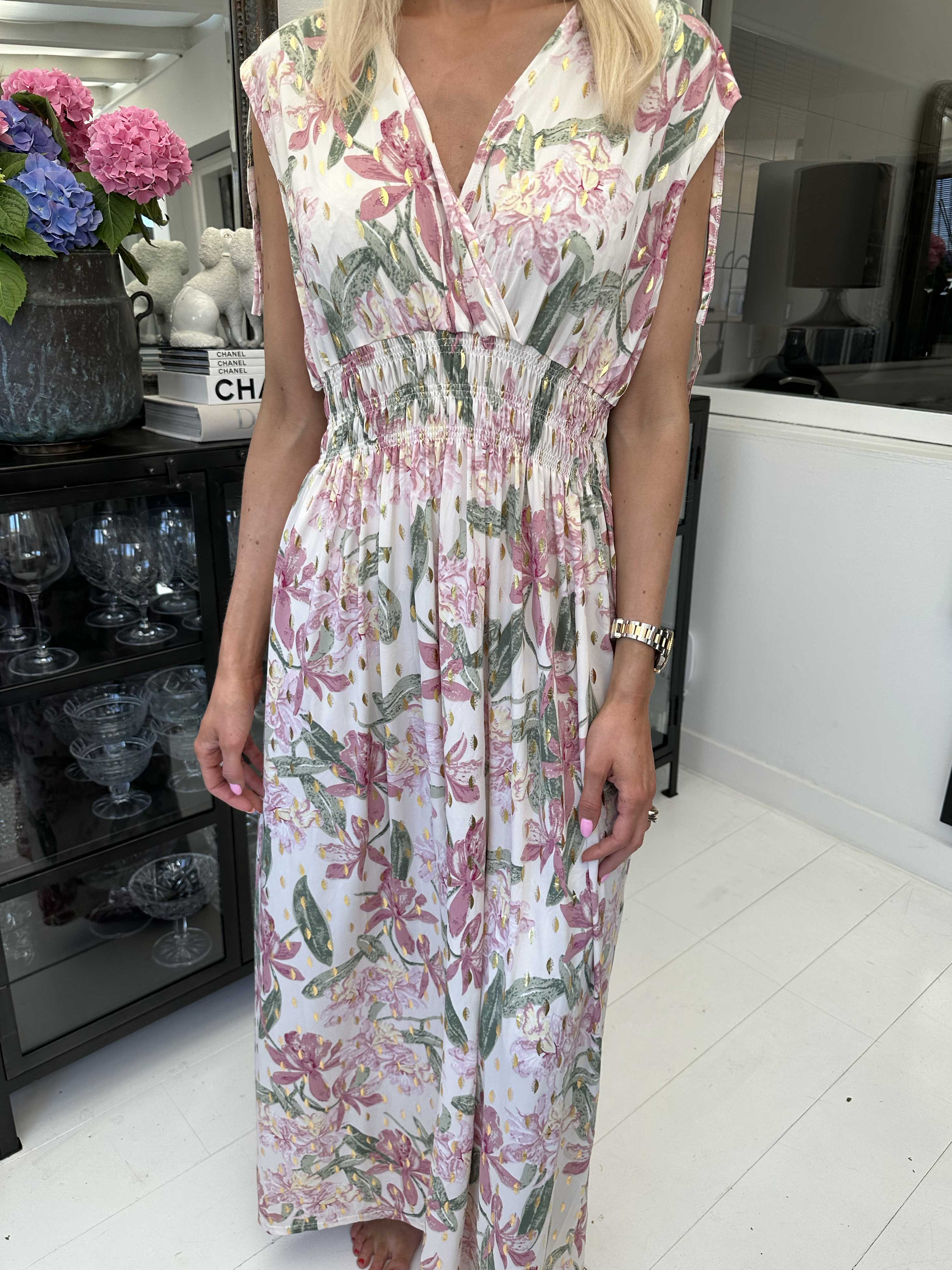 Pams Flower Sleeveless - Blommig långklänning i skrynkelfritt material