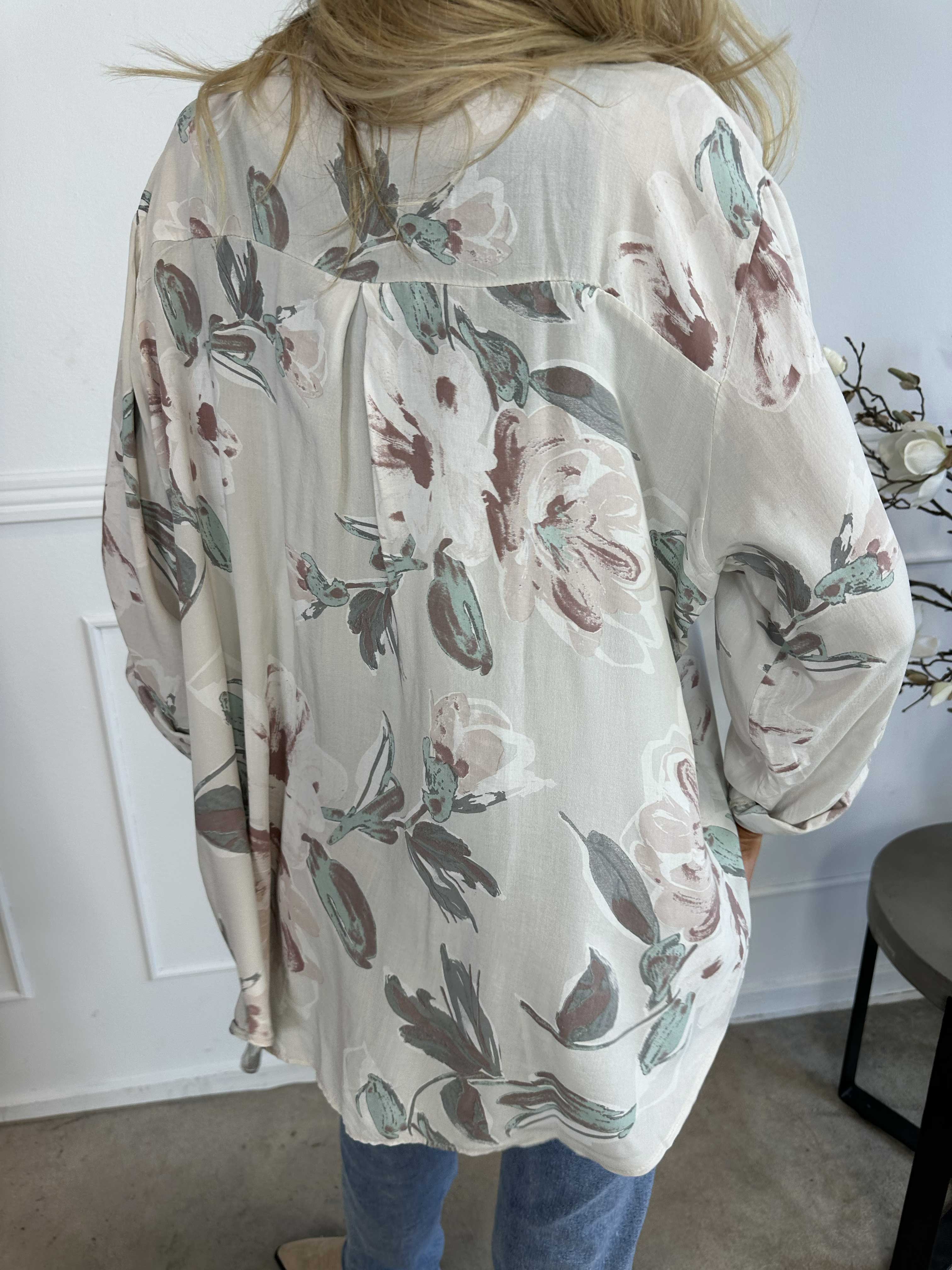 Ella - Söt tunika i viskos med blommiga motiv