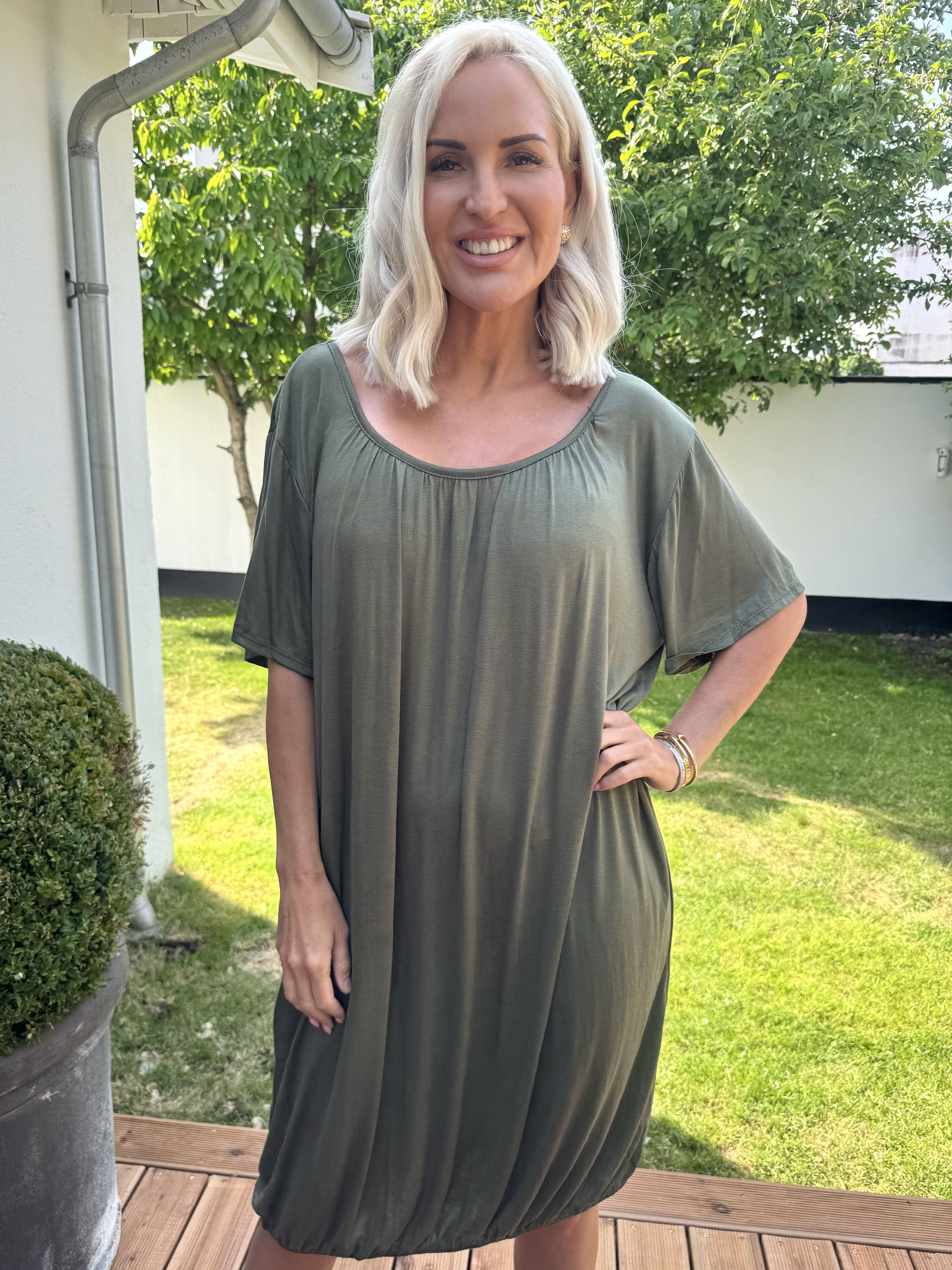 Miracle Dress - Basic klänning i viskos med resår nedtill