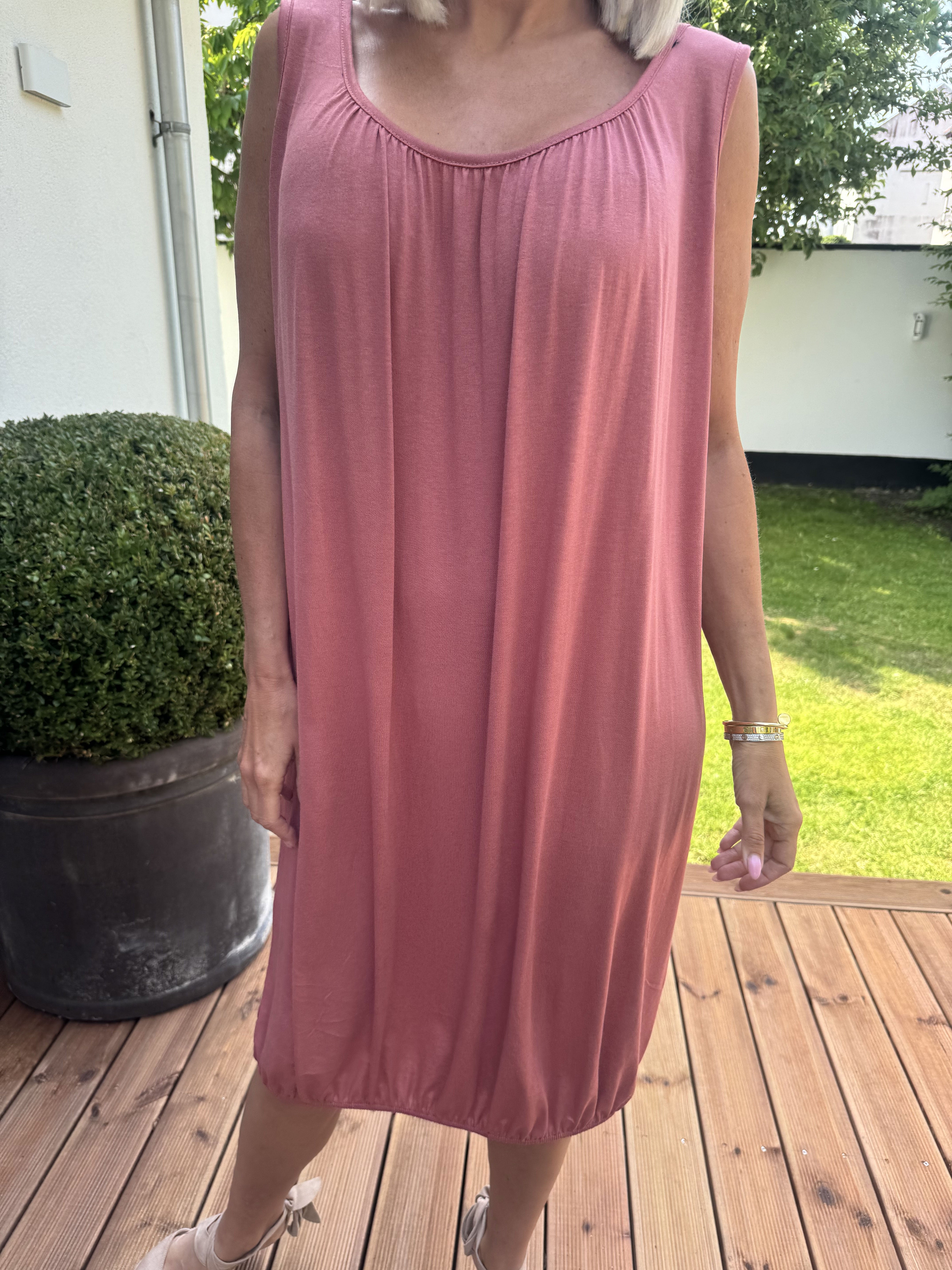 Miracle Sleeveless Dress - Basic klänning i viskos med resår nedtill