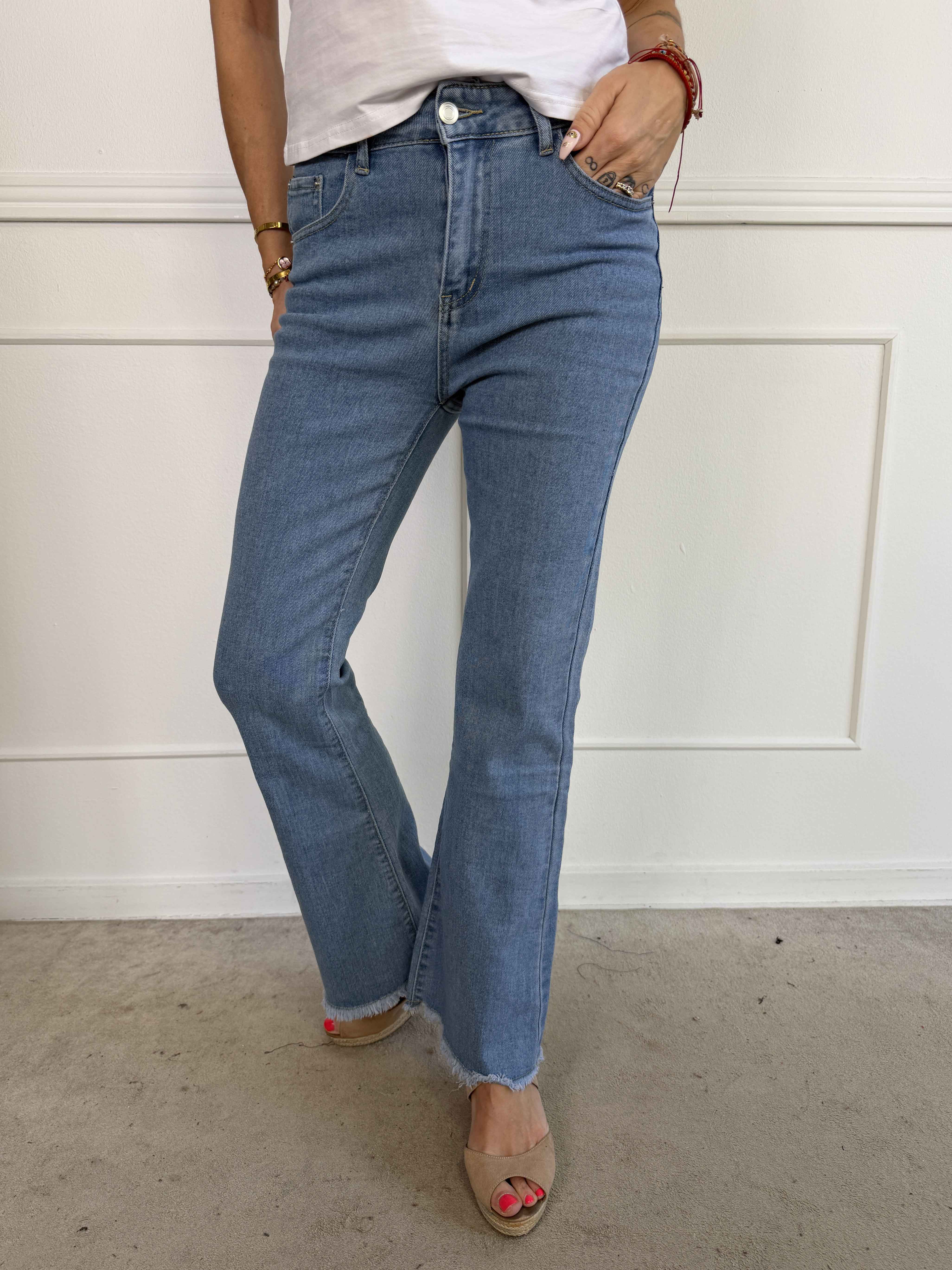 Khloe - Ljusa jeans med svaj