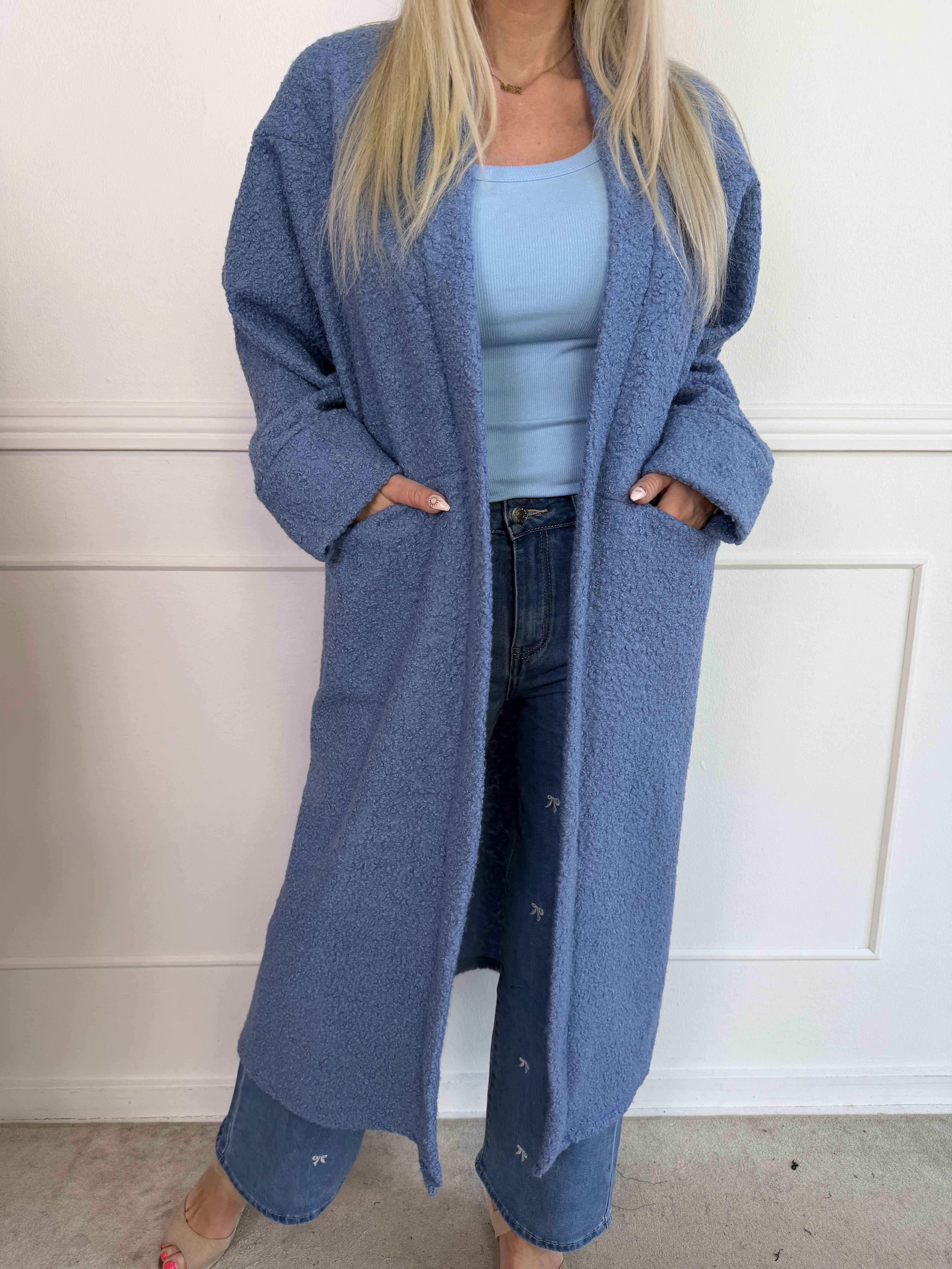 Annah Teddy - Oversized kappa i mjukt teddytyg med synliga sömmar och stora fickor
