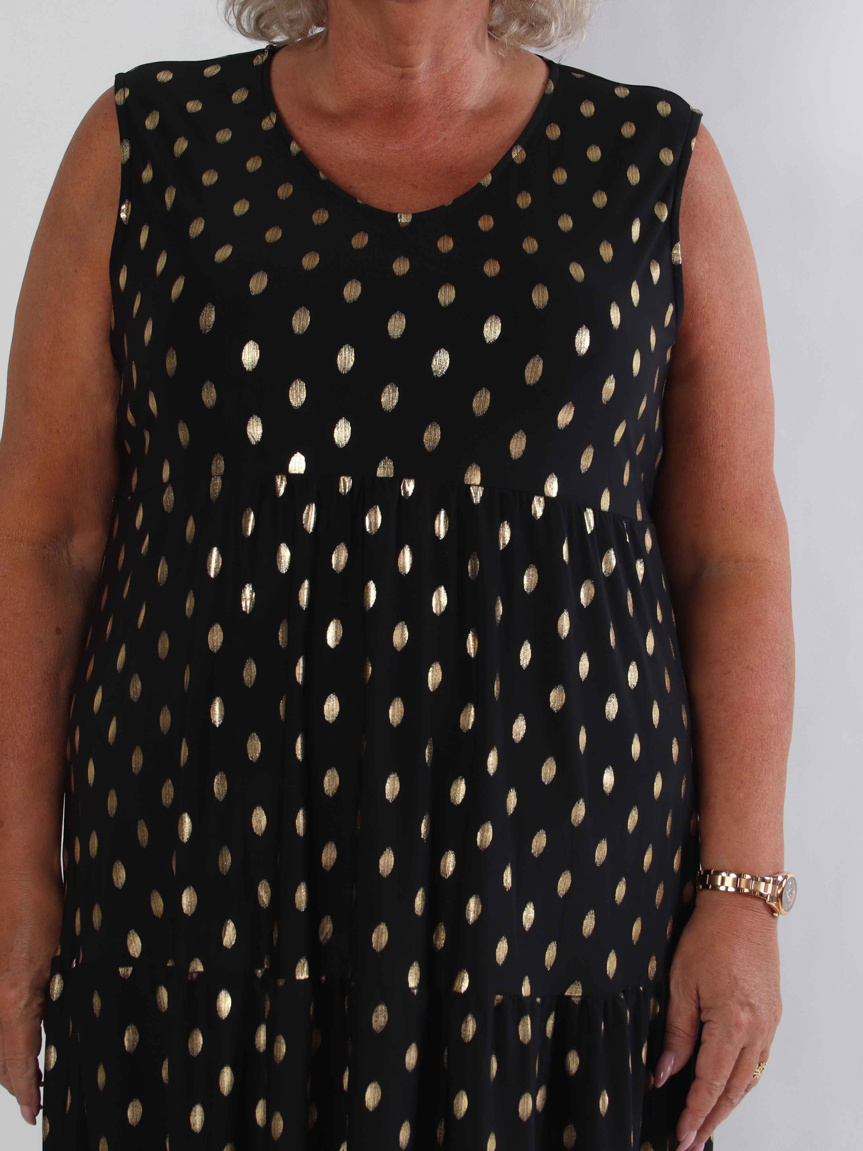 Karini Gold - Lång elastisk plus size klänning med prickar i guld
