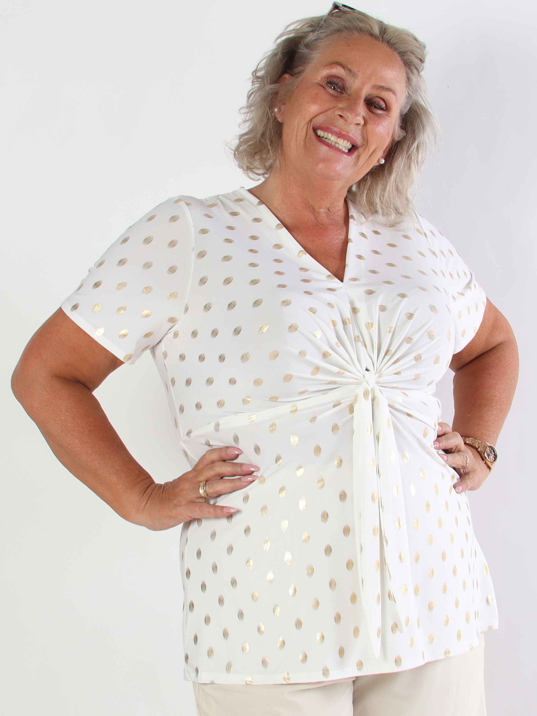 Molly Dot Shirt - Elastisk plus size blus med fin knytdetalj framtill
